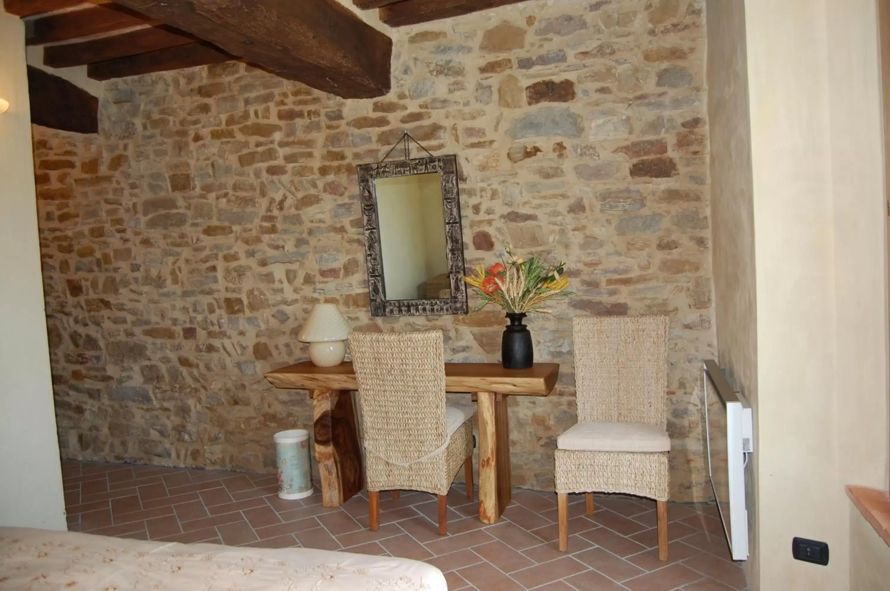 Photo of the whole room, TV/Entertainment Center in SacreTerre B&B e Agriturismo