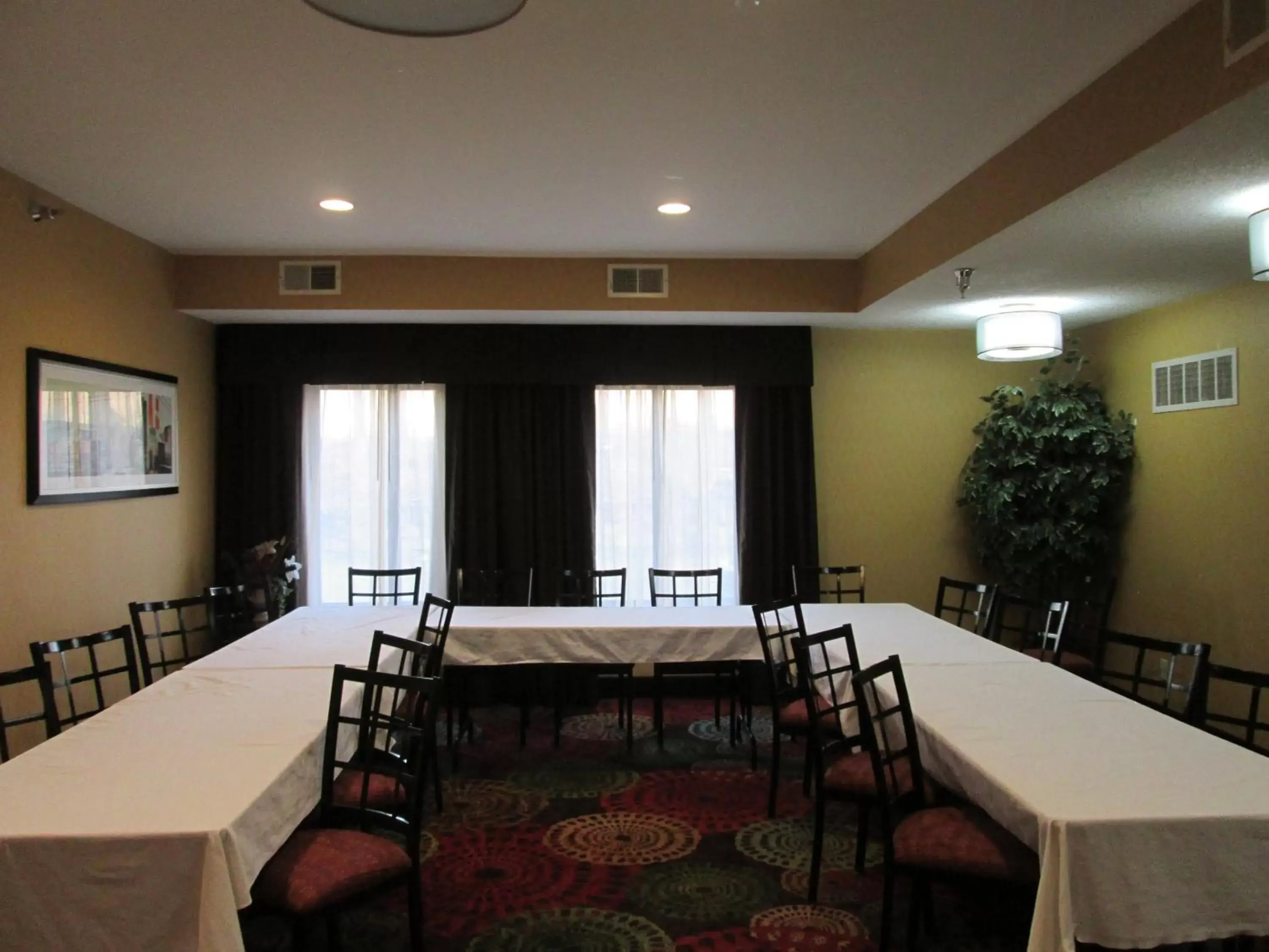 Meeting/conference room, Restaurant/Places to Eat in Holiday Inn Express Cloverdale - Greencastle, an IHG Hotel