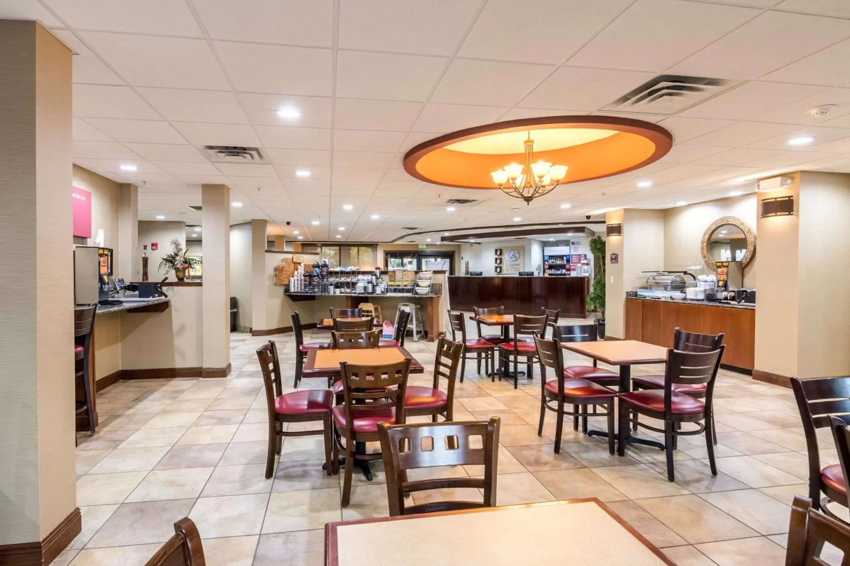 Breakfast, Restaurant/Places to Eat in Comfort Suites