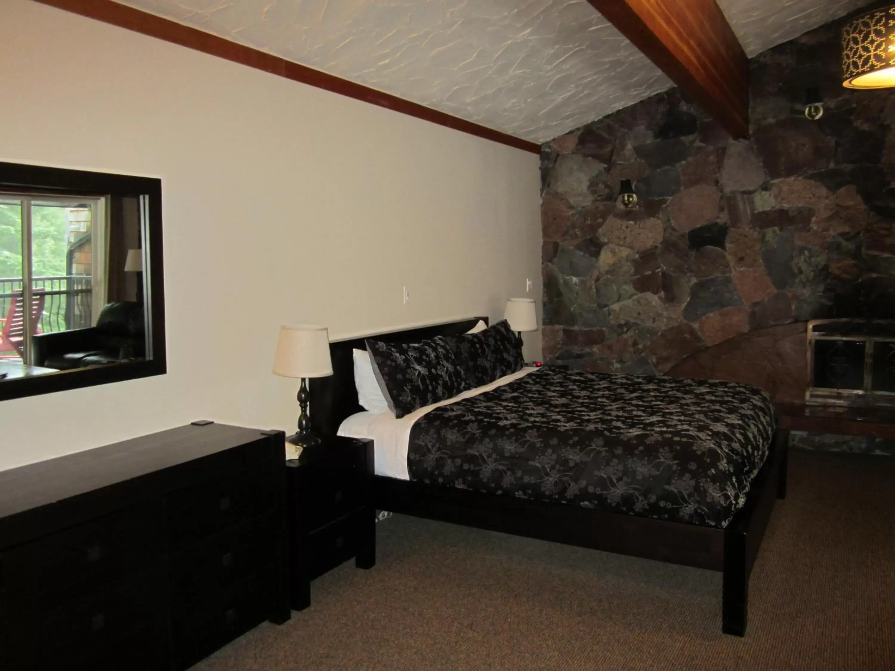 Bedroom, Bed in The Lodge At Skeena Landing