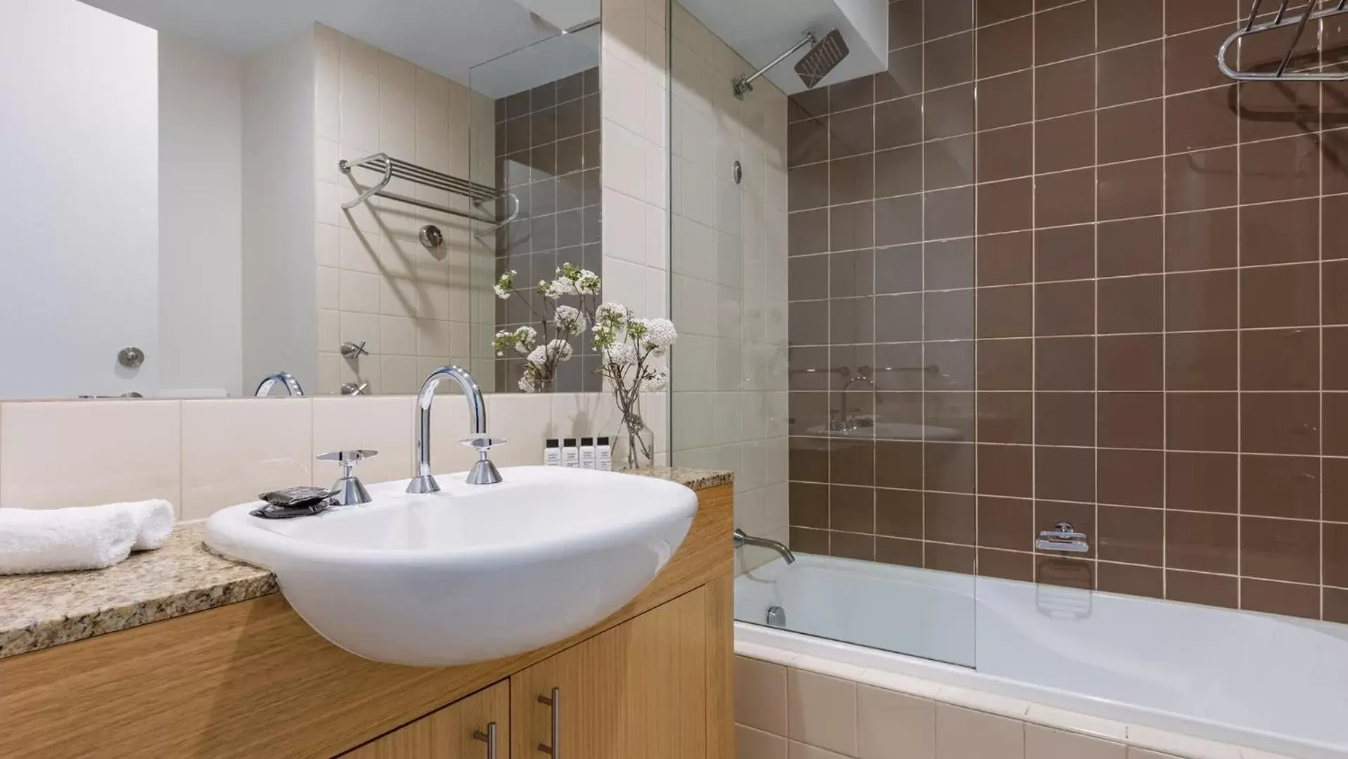 Bathroom in Oaks Melbourne on Market Hotel Bathroom in Oaks Melbourne on Market Hotel