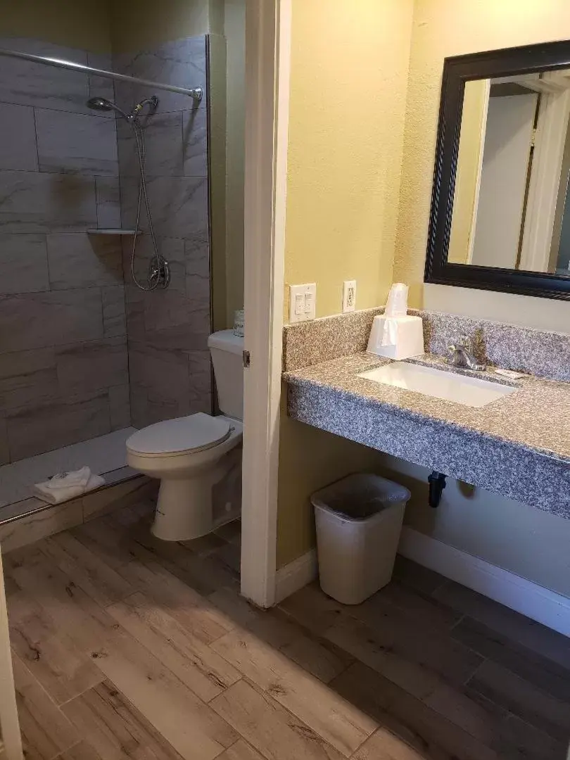 Toilet in University Inn Fresno Toilet in University Inn Fresno