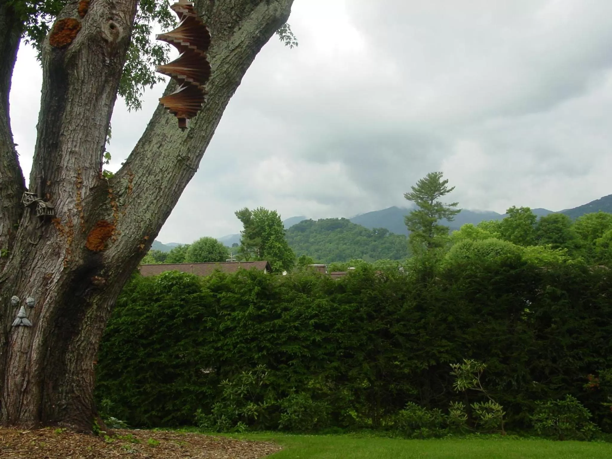 Patio in Brookside Mountain Mist Inn