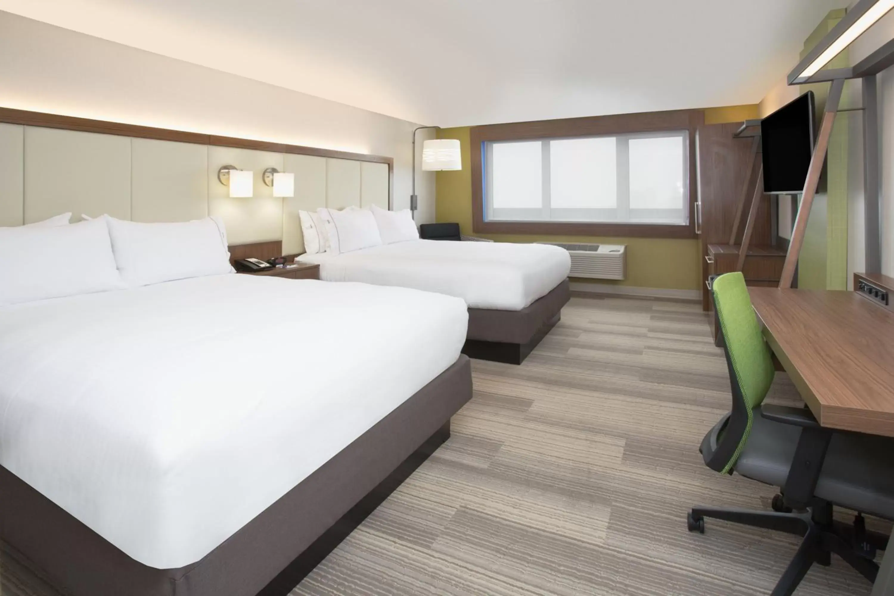 Photo of the whole room, Bed in Holiday Inn Express & Suites - Houston IAH - Beltway 8, an IHG Hotel