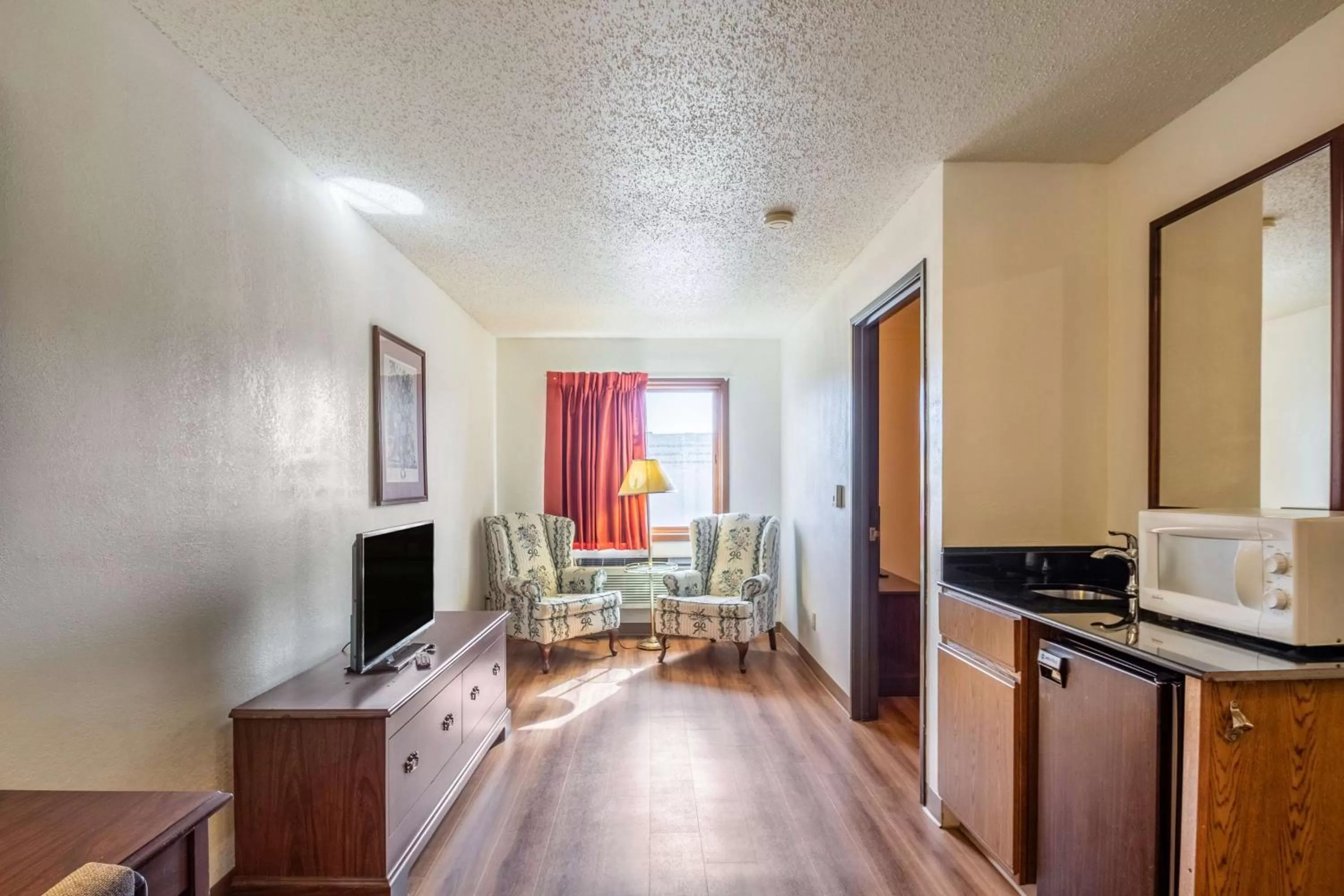 TV and multimedia in Motel 6-Saukville, WI