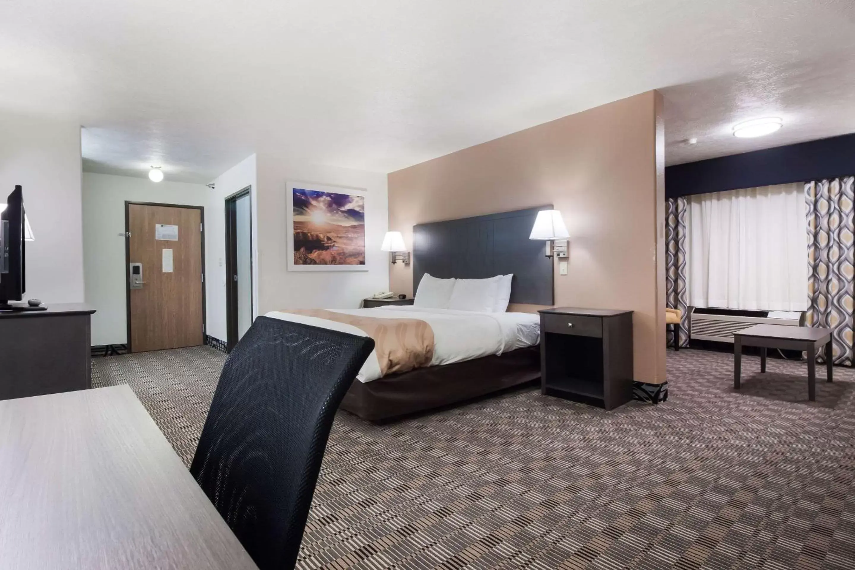 Photo of the whole room, Bed in Quality Inn & Suites