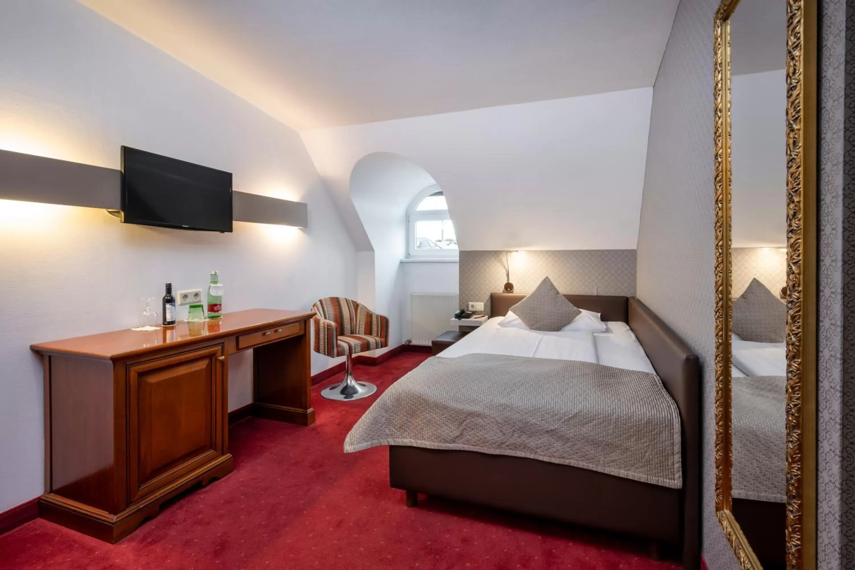 Bedroom, Bed in Hotel am Mirabellplatz