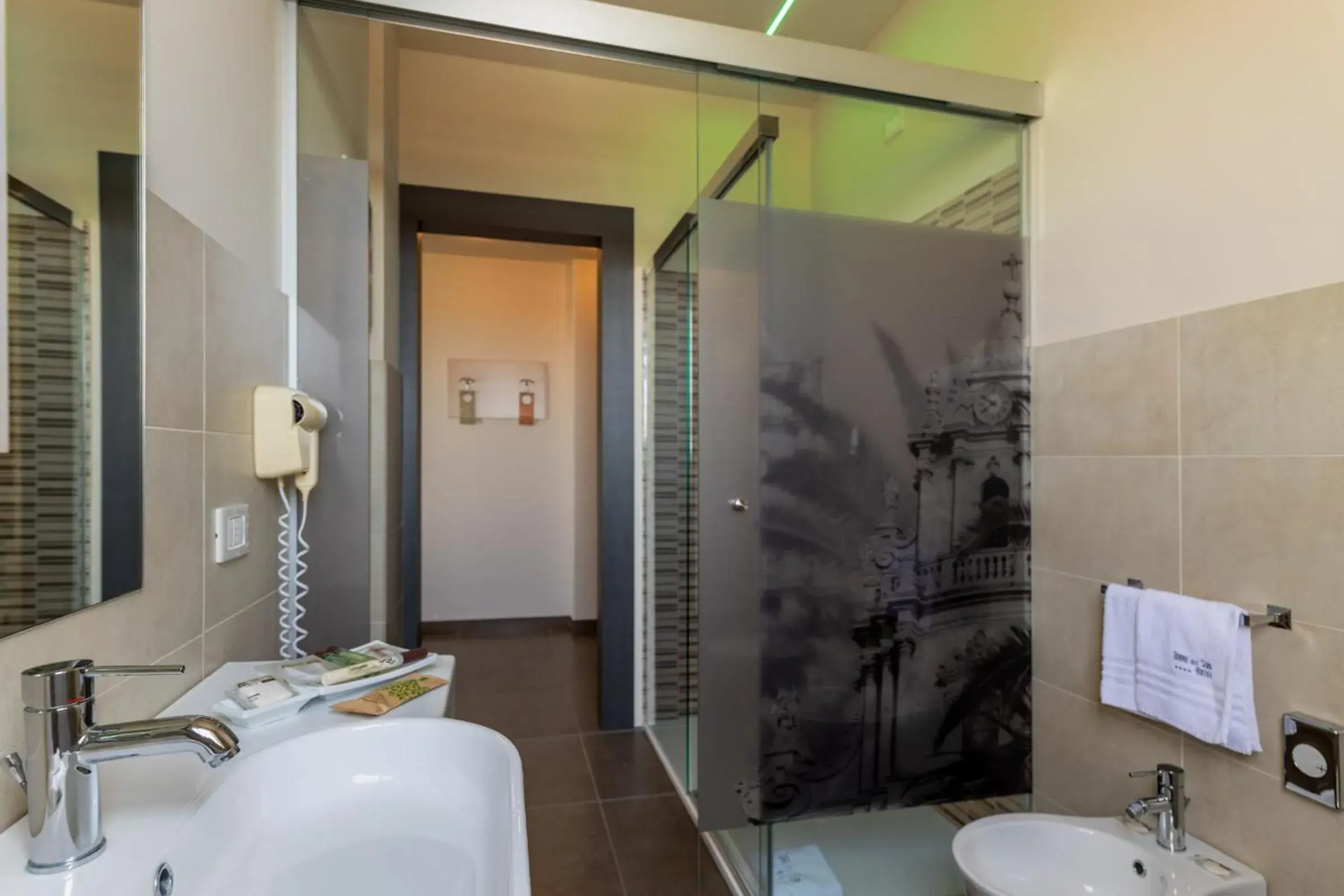 Bathroom in Hotel Torre Del Sud