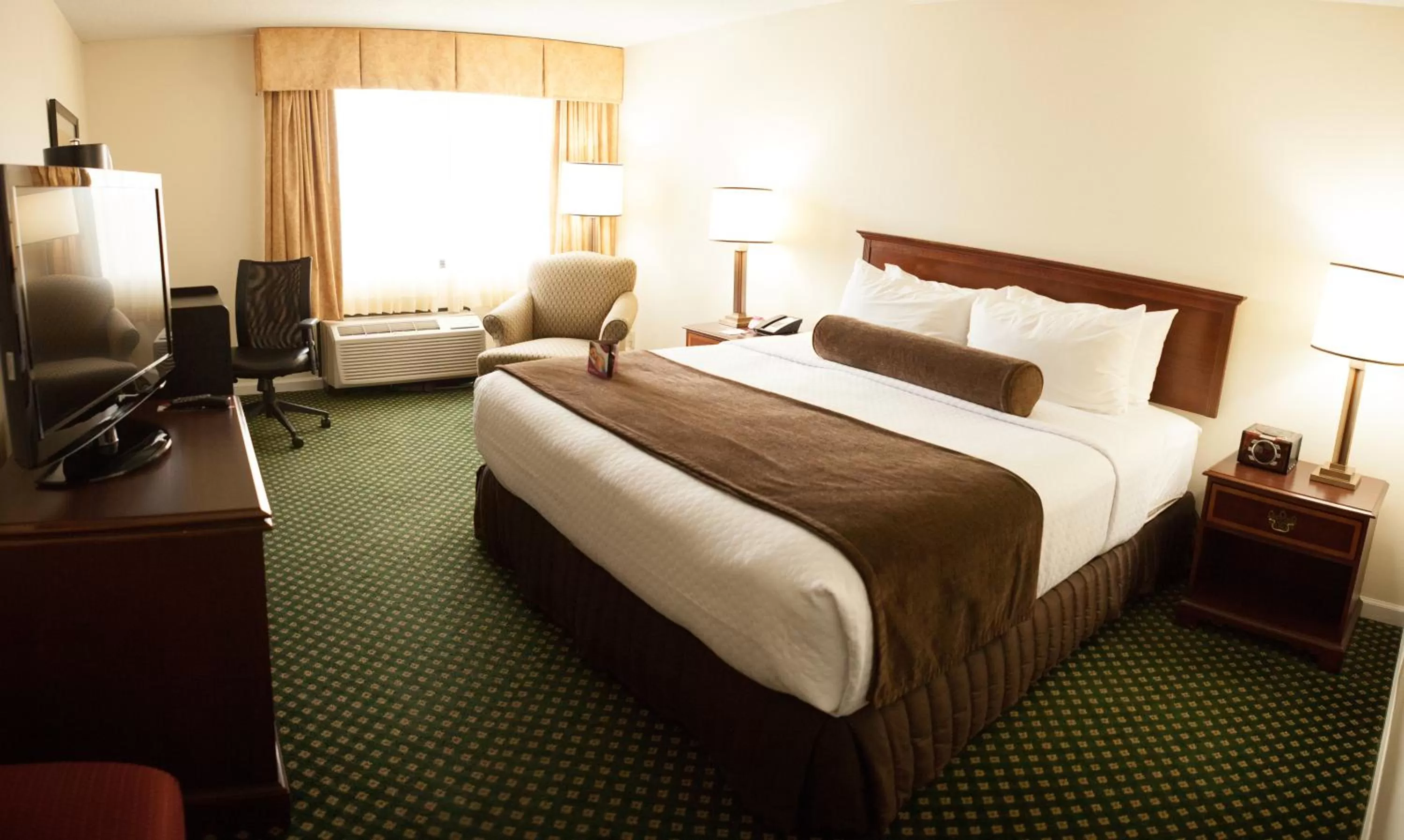 Bedroom, Bed in Crowne Plaza Hotel Hickory by IHG
