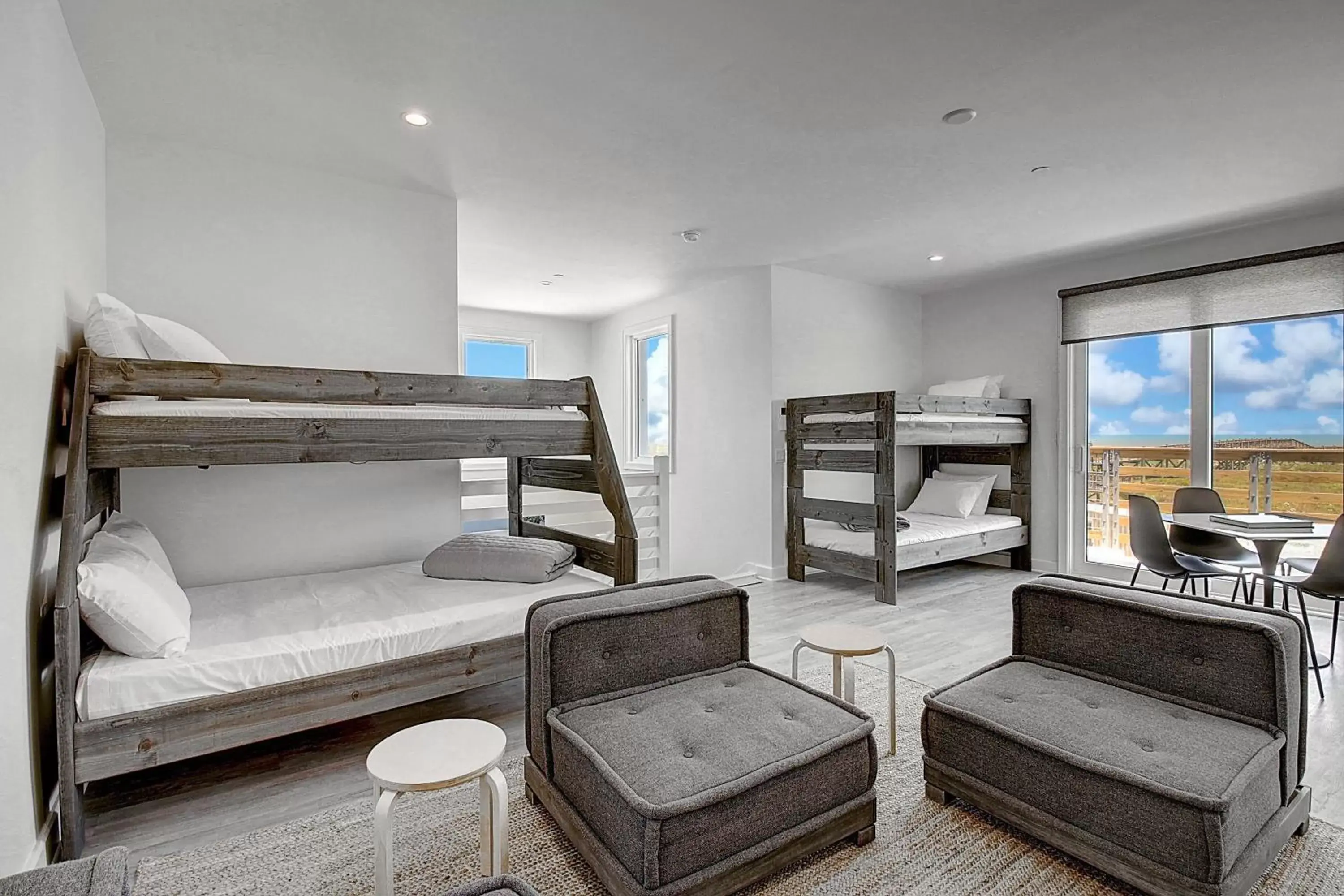 Balcony/Terrace, Bed in Lively Beach Balcony/Terrace, Bed in Lively Beach