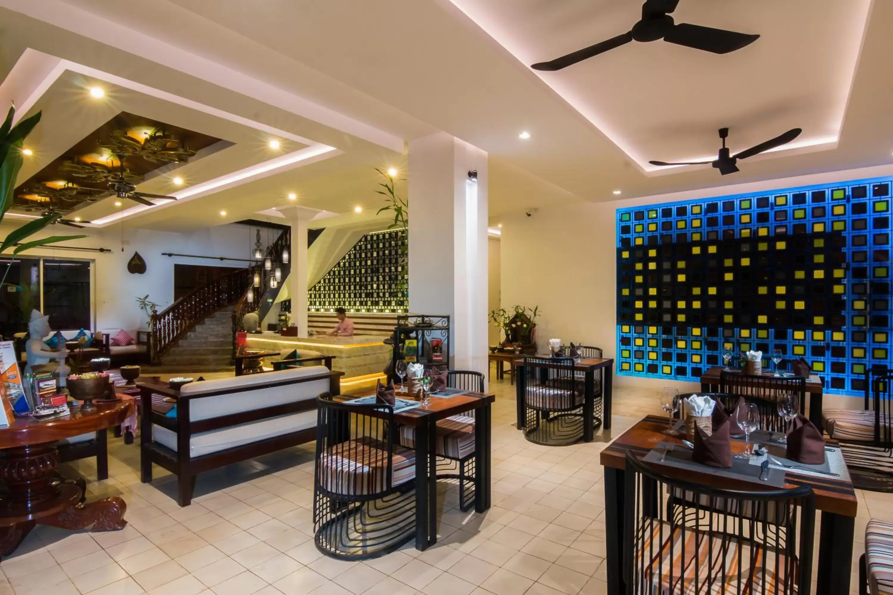 Lobby or reception, Restaurant/Places to Eat in Apsara Centrepole Hotel