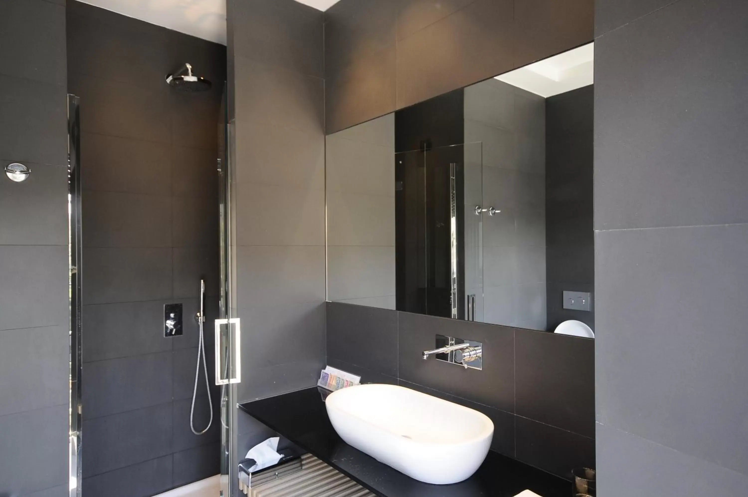 Bathroom in Alpi Hotel