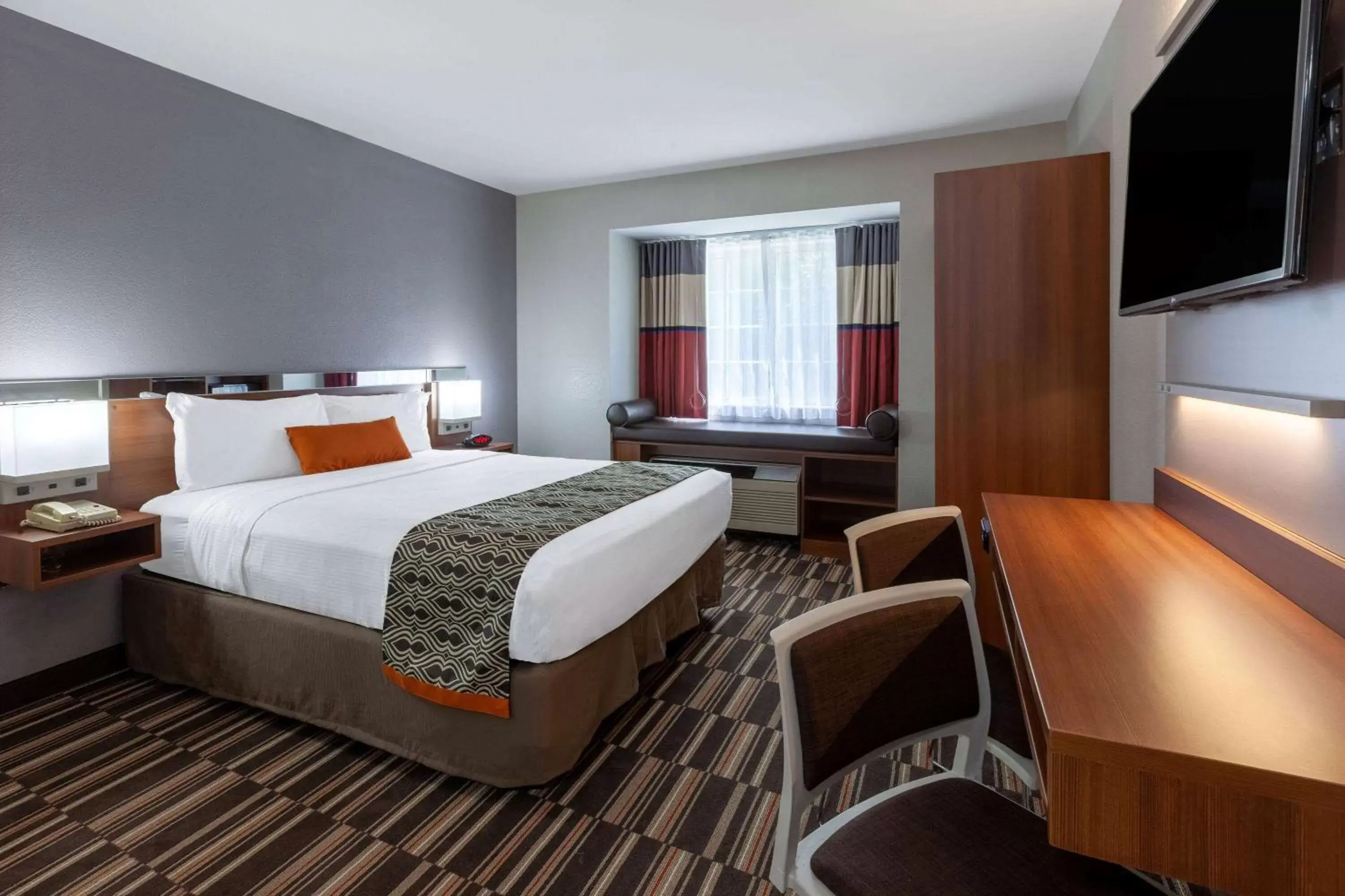 Photo of the whole room, Bed in Microtel Inn & Suites by Wyndham Sunbury - Columbus North