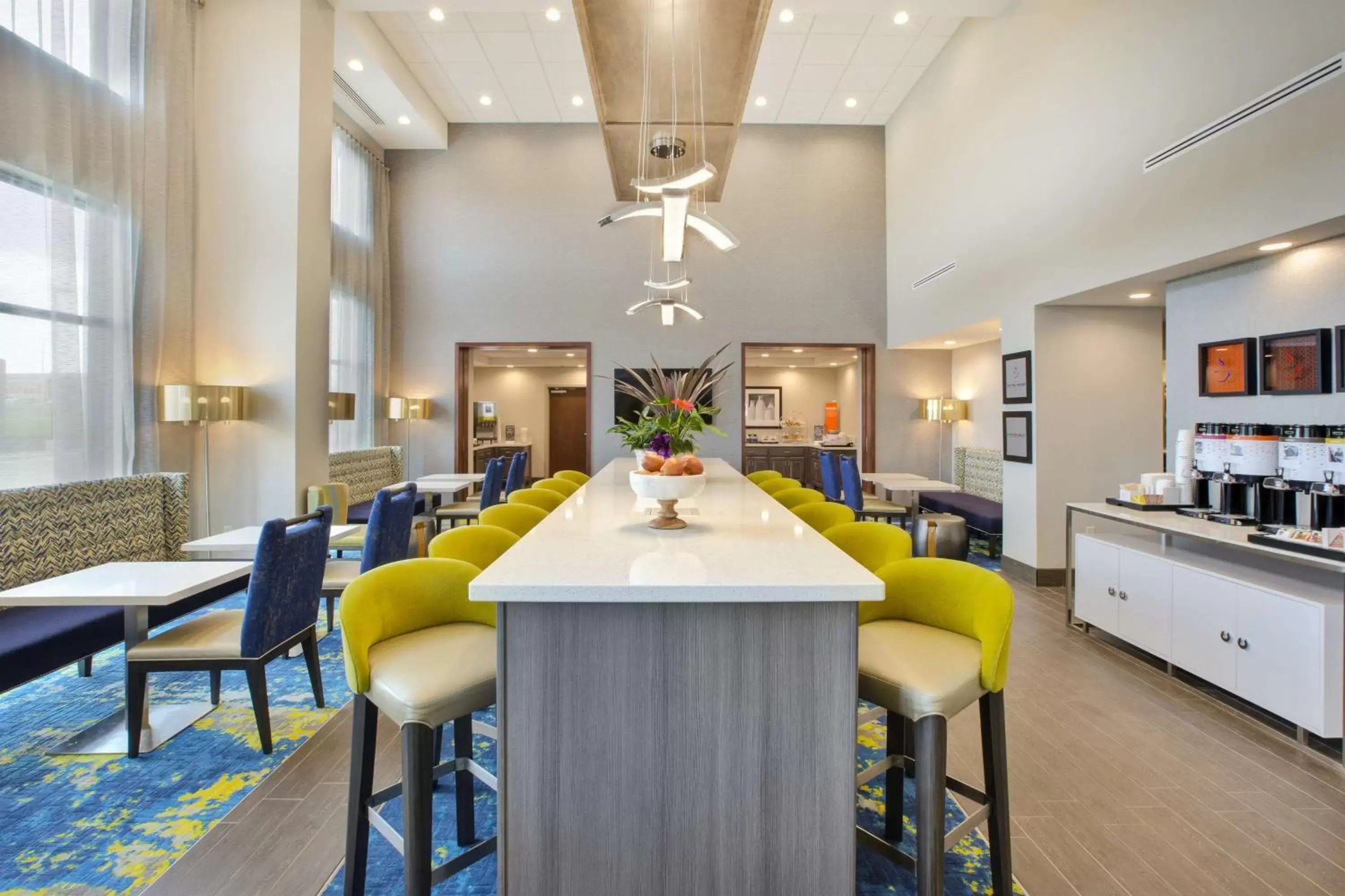 Dining area, Restaurant/Places to Eat in Hampton Inn & Suites By Hilton, Southwest Sioux Falls