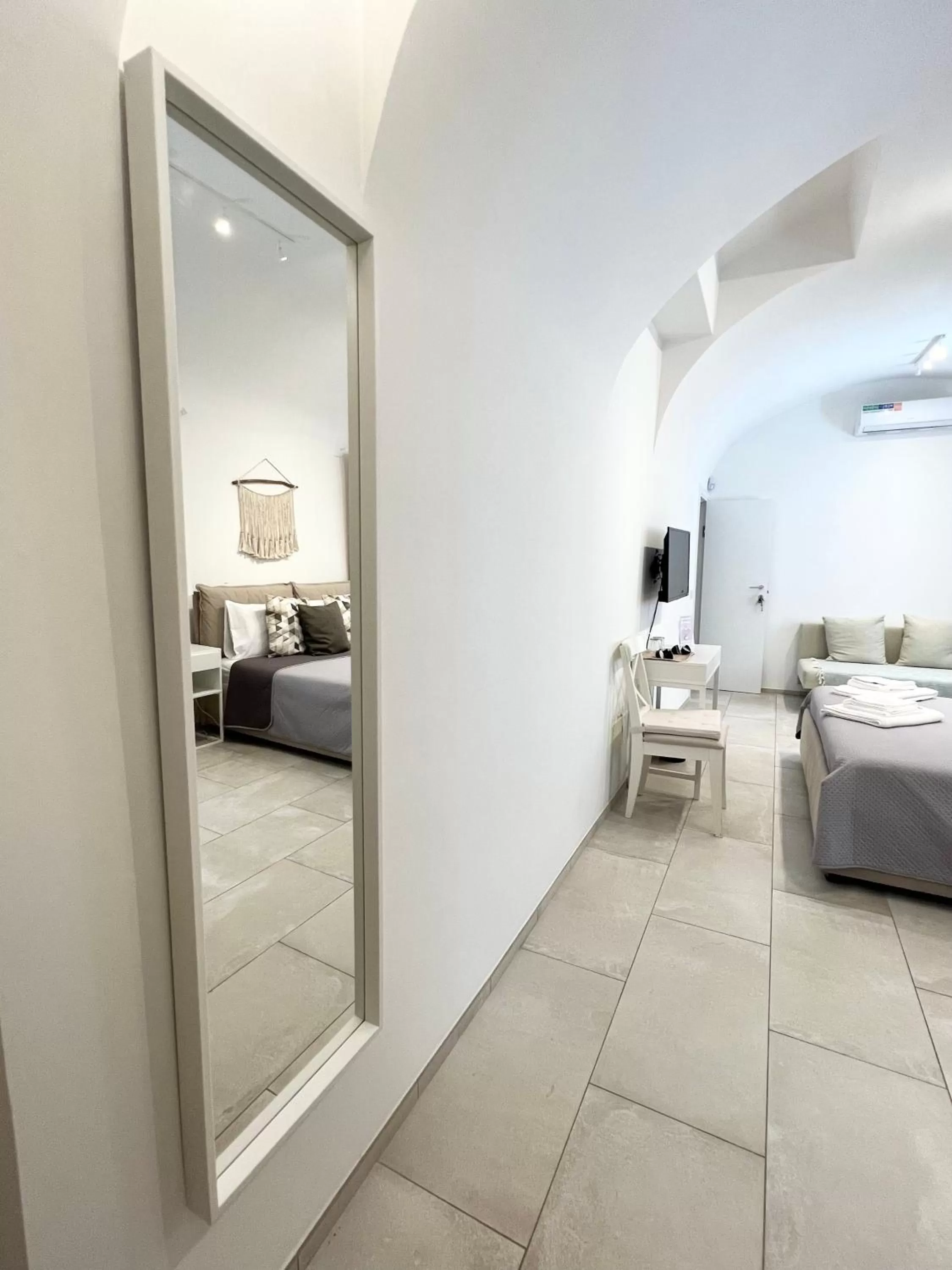 TV and multimedia, Bed in L Antico Forno Bari Centro Storico