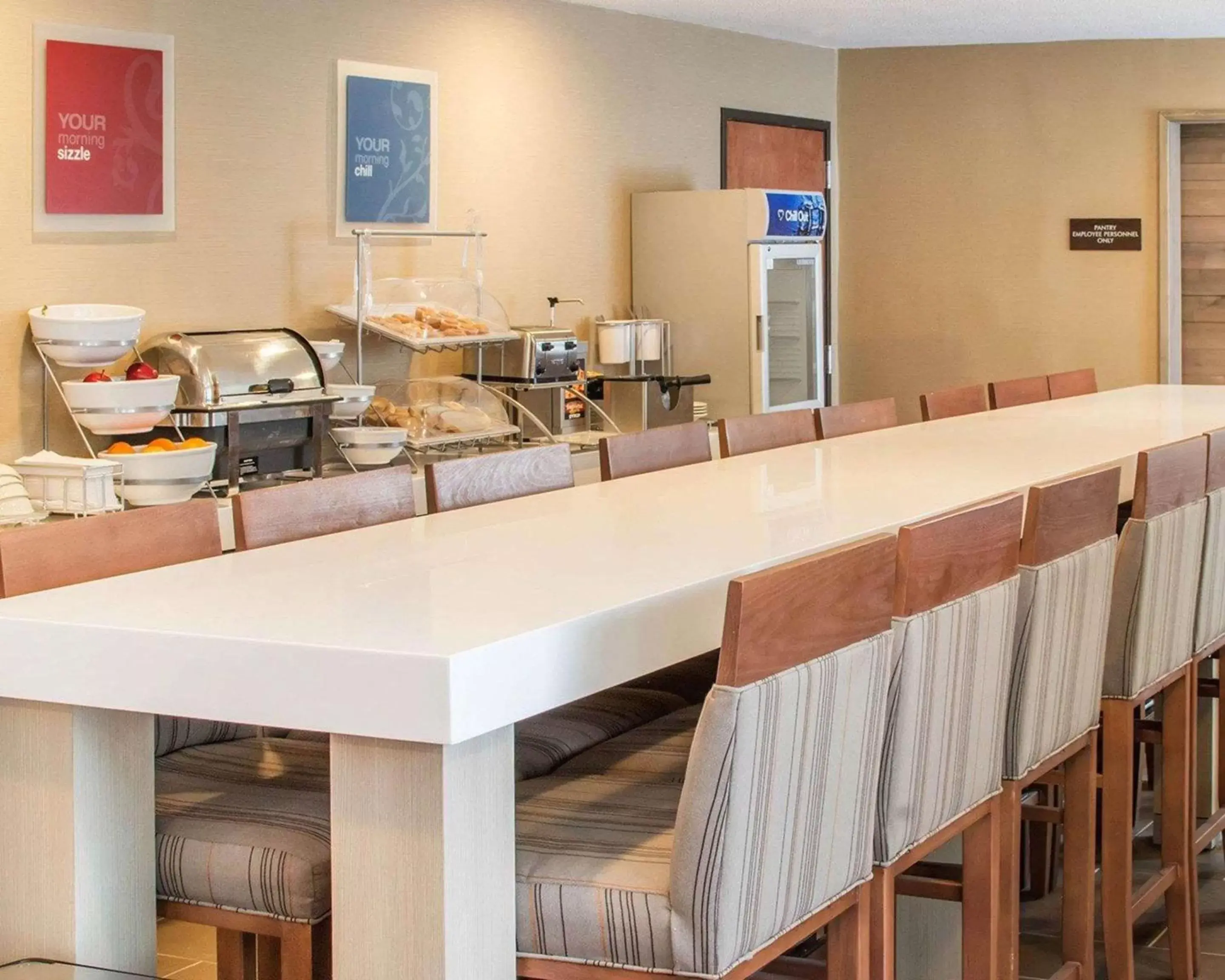Restaurant/places to eat, Kitchen/Kitchenette in Comfort Inn Mayfield Heights Cleveland East