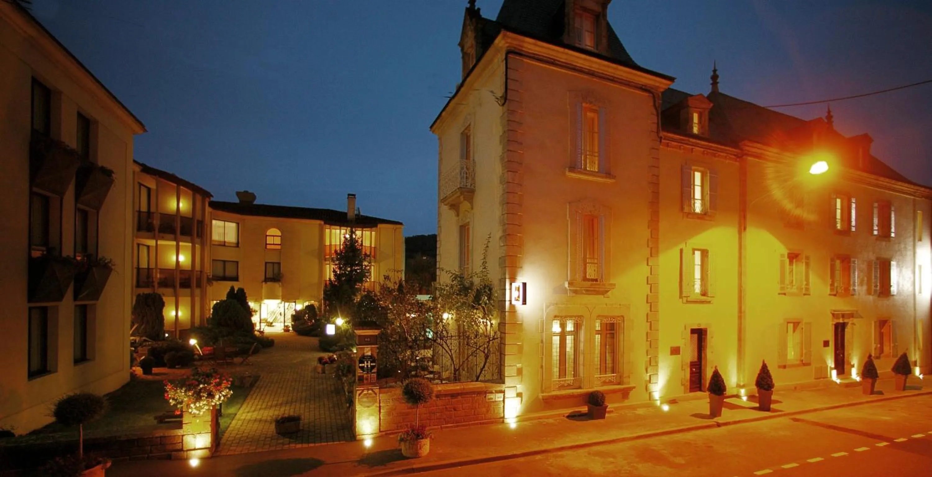 Facade/entrance in Clos La Boëtie &amp; Spa