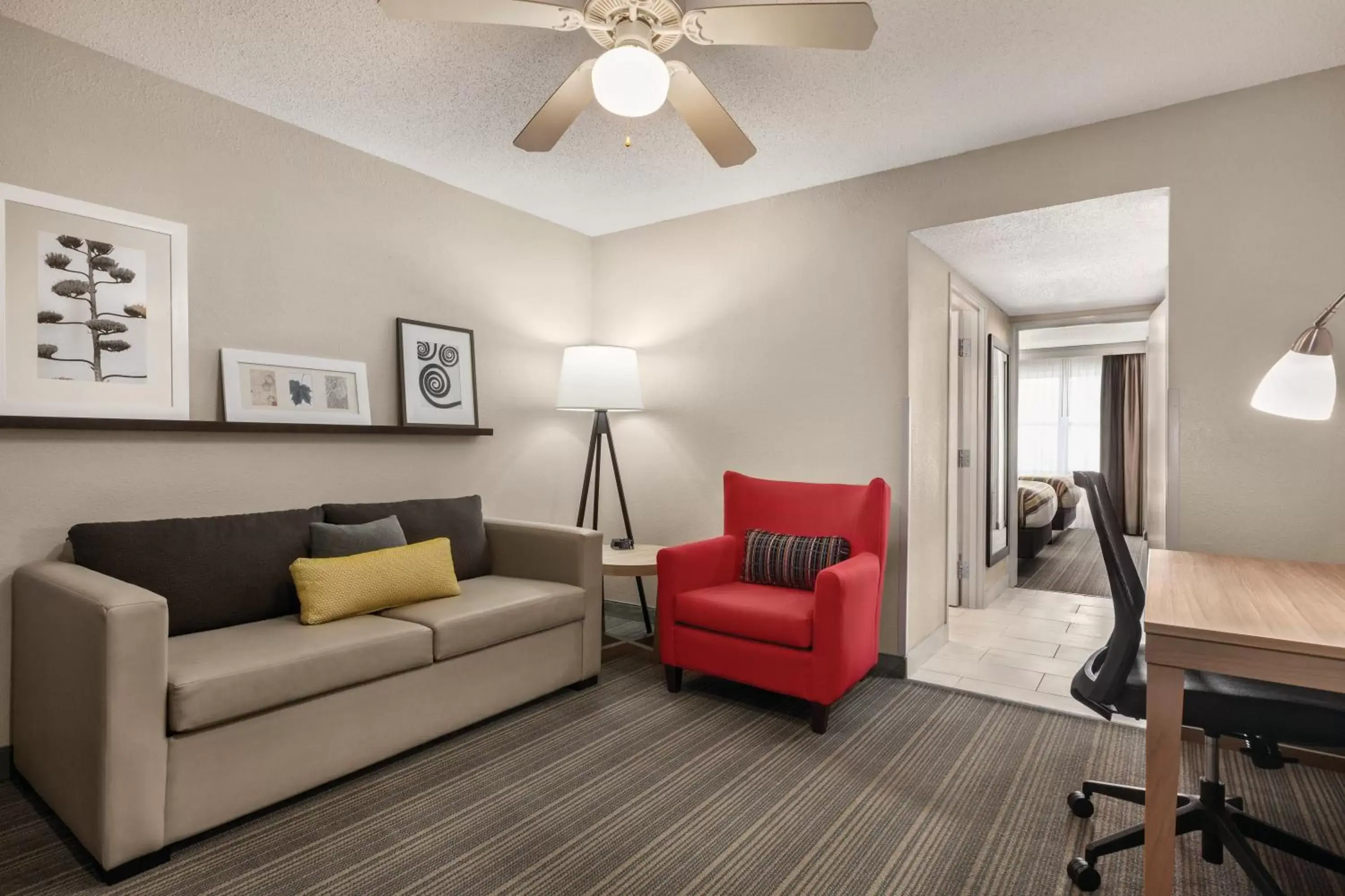 Living room in Country Inn & Suites by Radisson, Beaufort West, SC Living room in Country Inn & Suites by Radisson, Beaufort West, SC