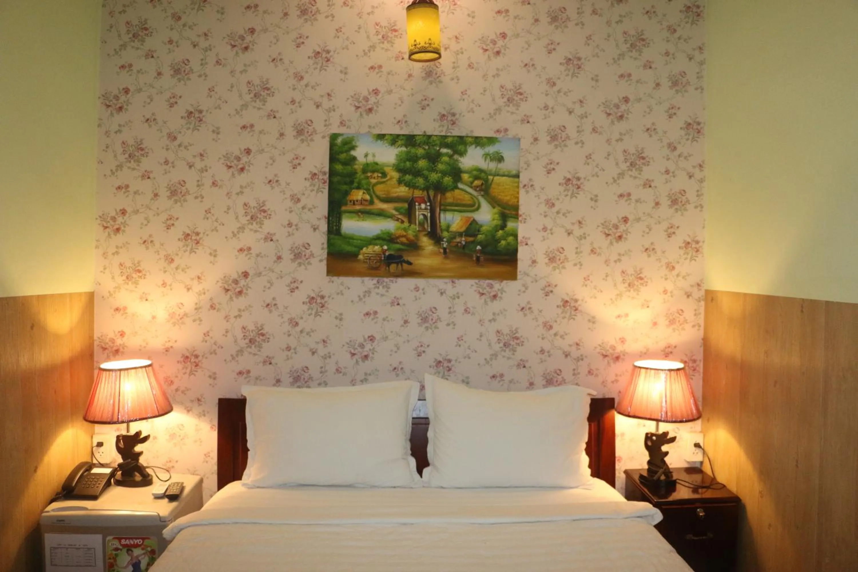 Bedroom, Bed in Kim Long Hotel