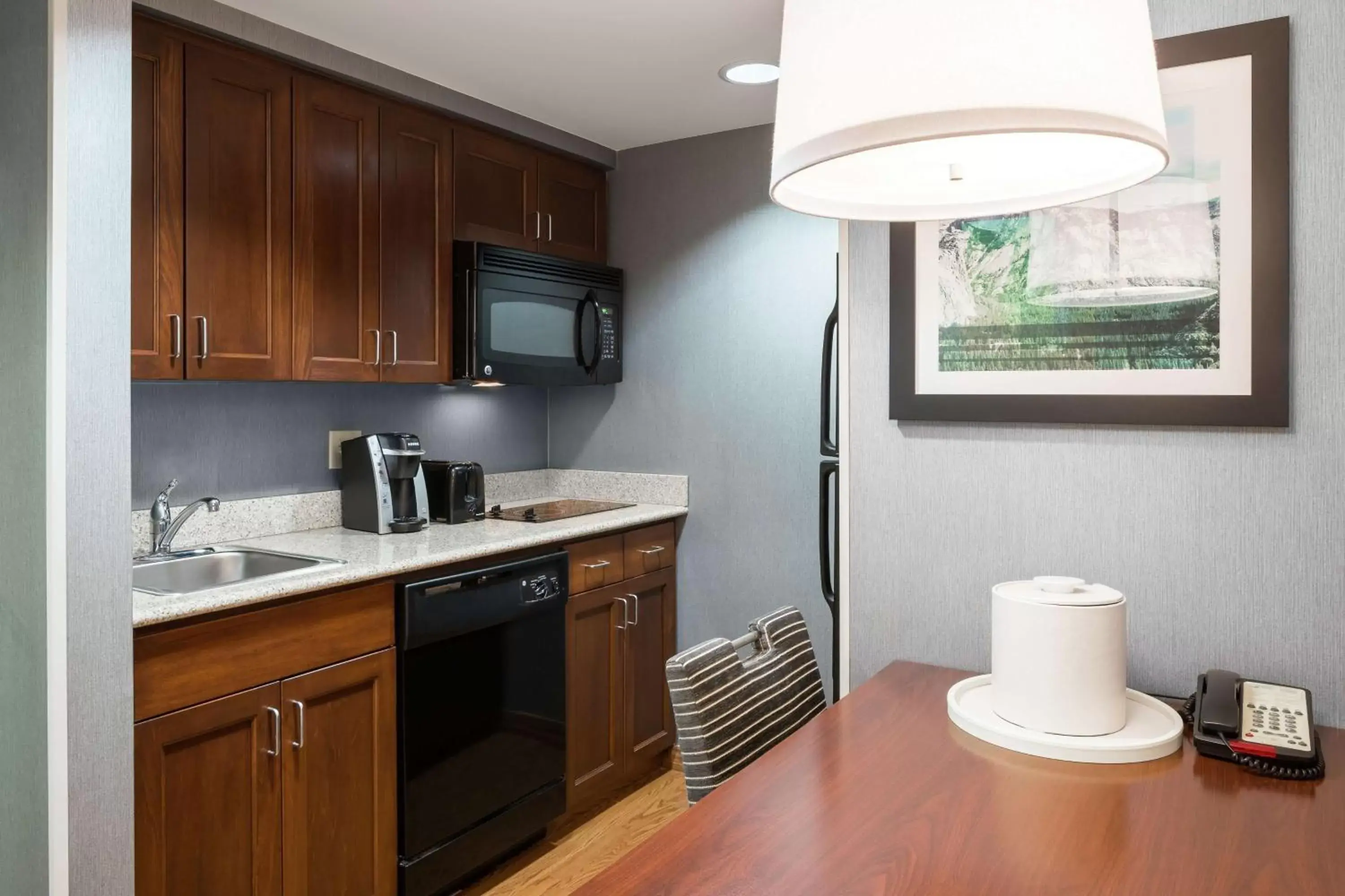 Kitchen or kitchenette, Kitchen/Kitchenette in Homewood Suites by Hilton Fresno Airport/Clovis