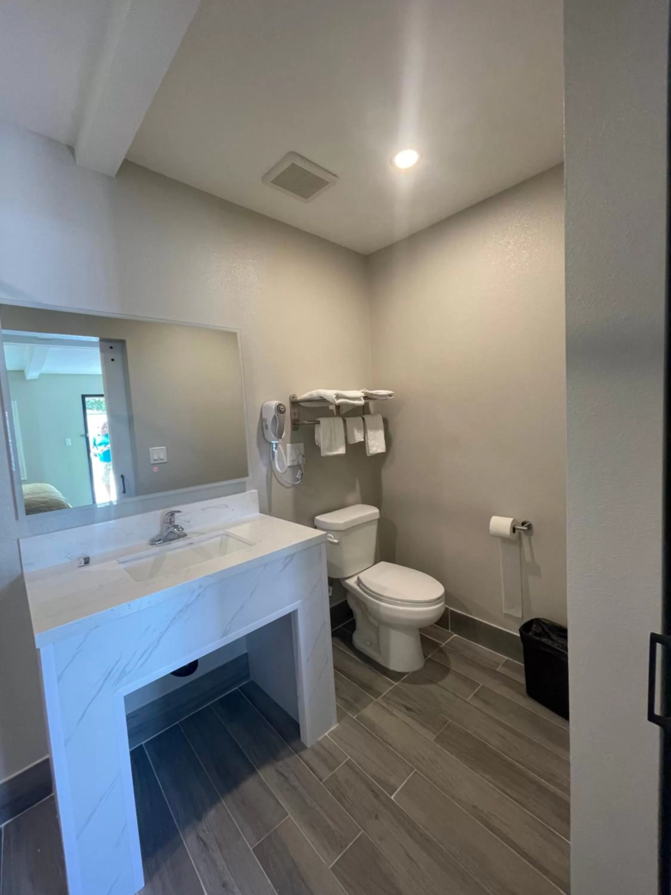 Toilet in Stadium Inn & Spas