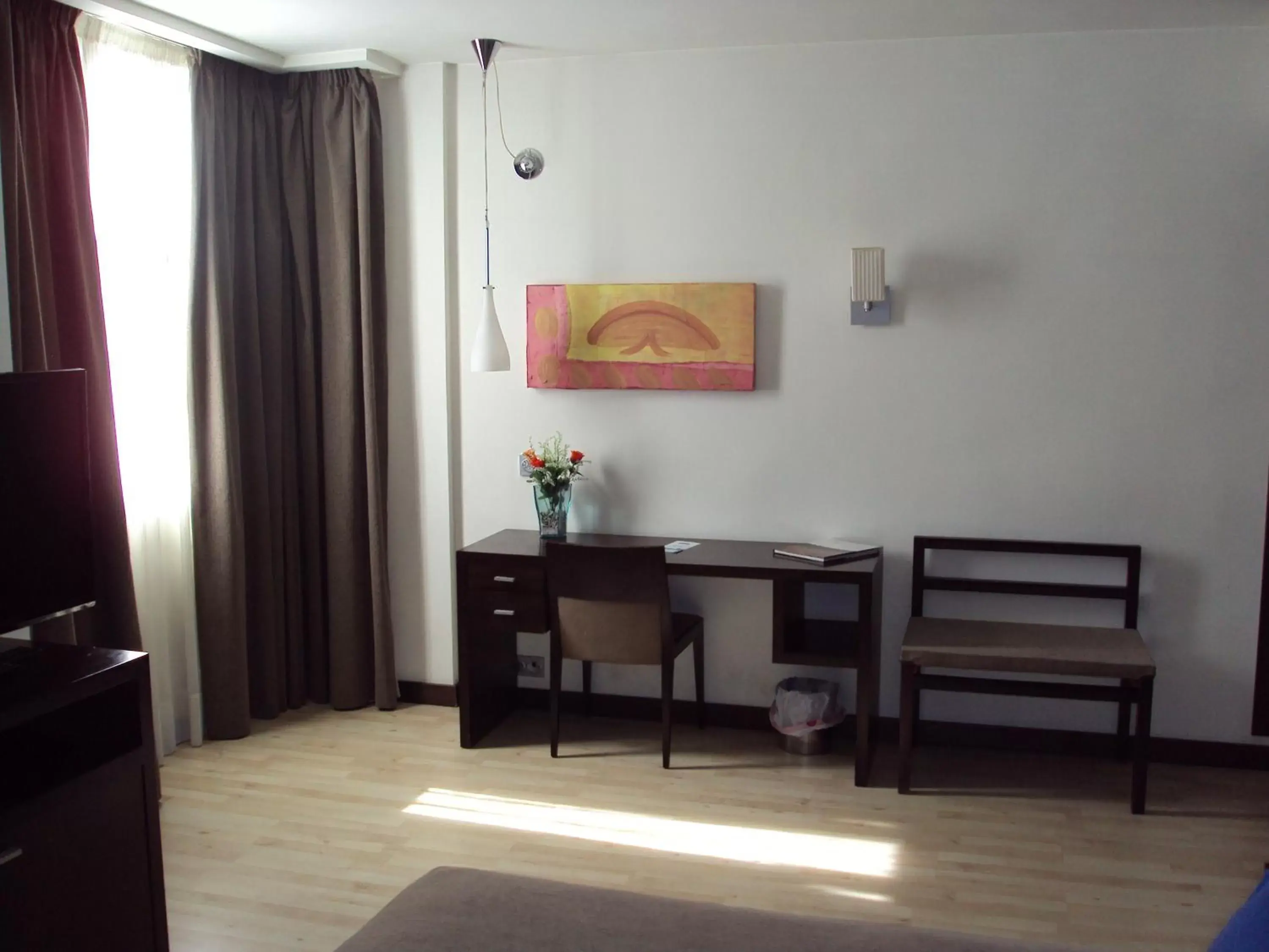 Photo of the whole room in Hotel Puerta de Ocaña Photo of the whole room in Hotel Puerta de Ocaña