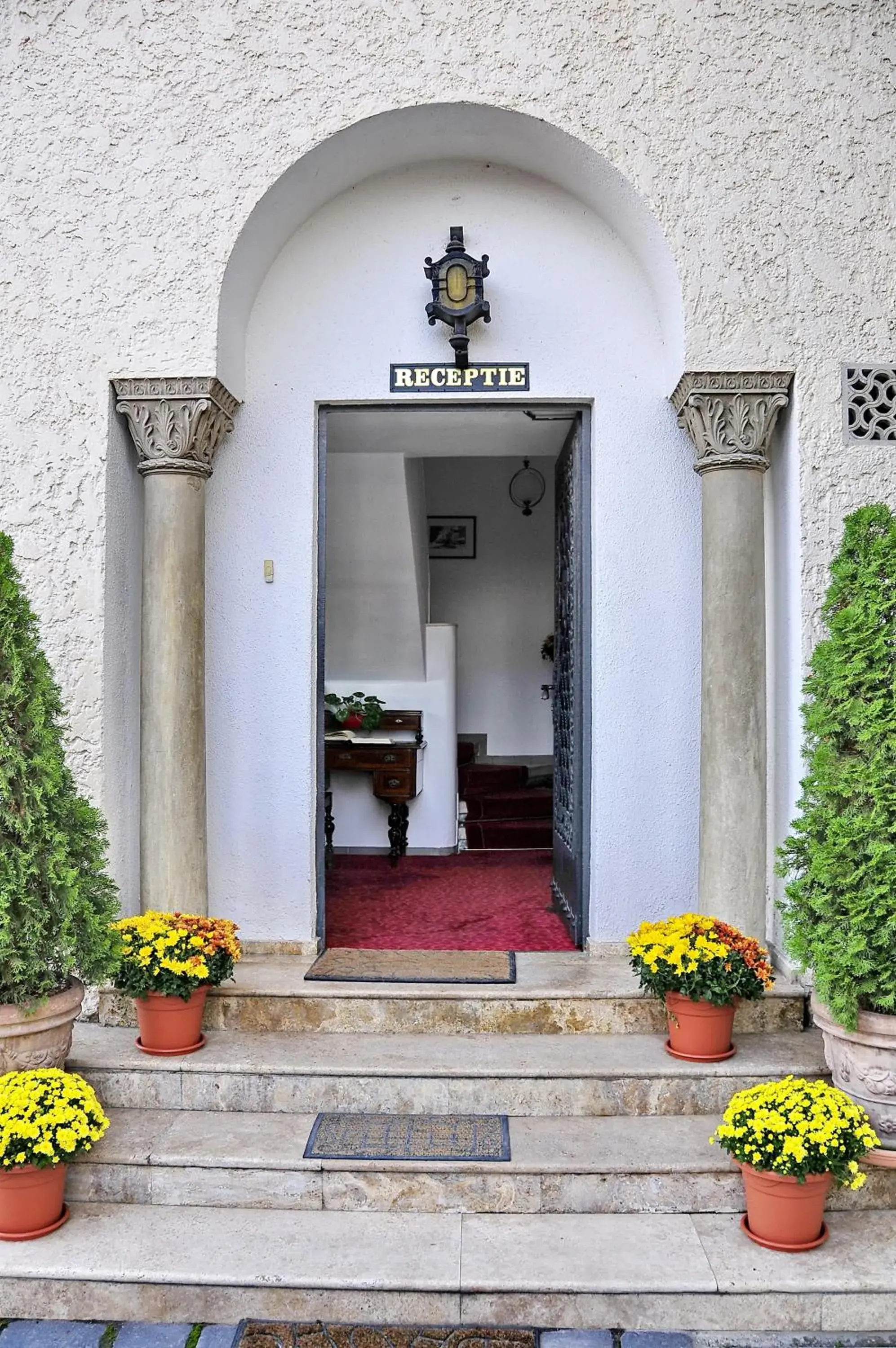Facade/Entrance in Casa Cranta