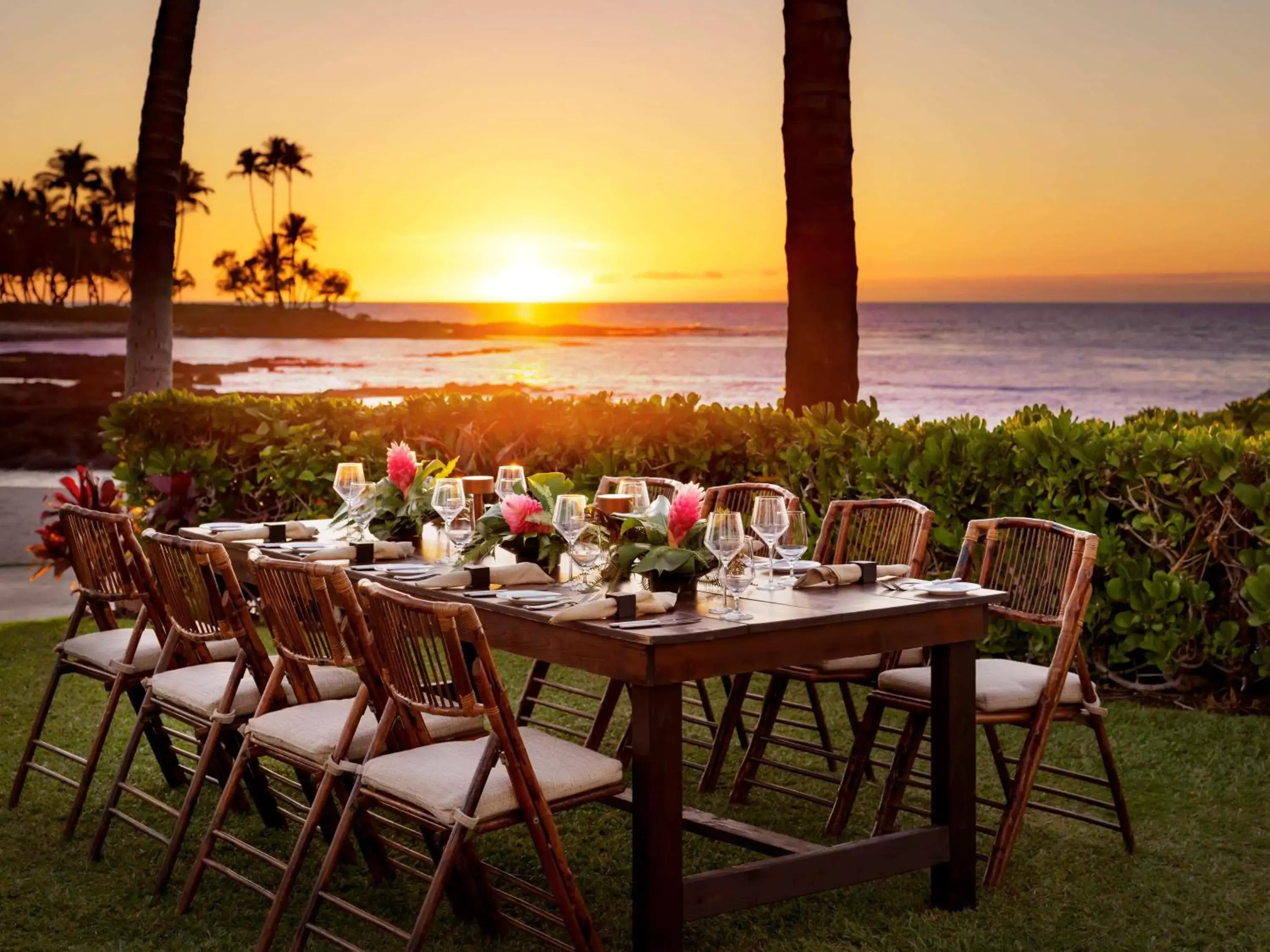 Restaurant/Places to Eat in Fairmont Orchid