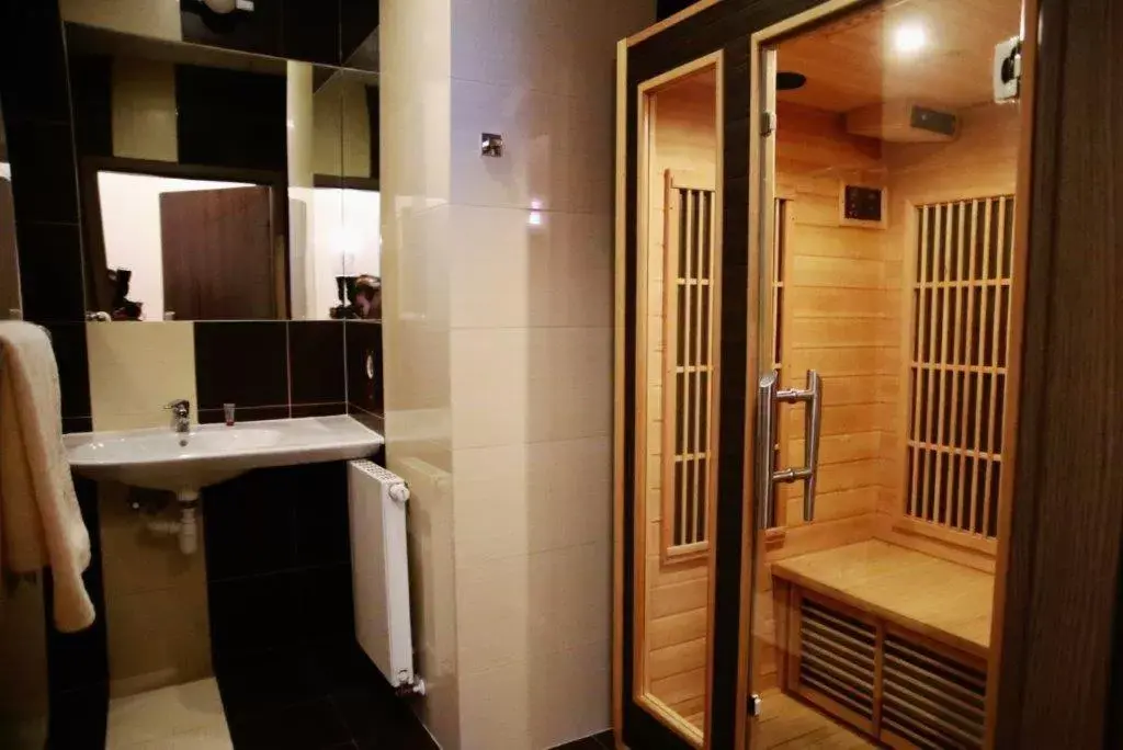 Sauna, Bathroom in Hotel Centrum Business