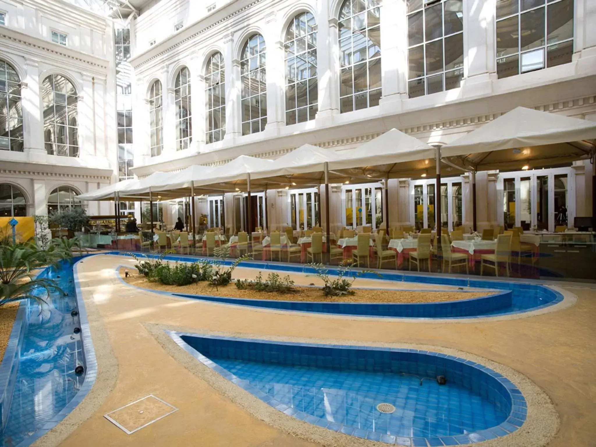 Restaurant/places to eat, Swimming Pool in Silken Al-Andalus Palace