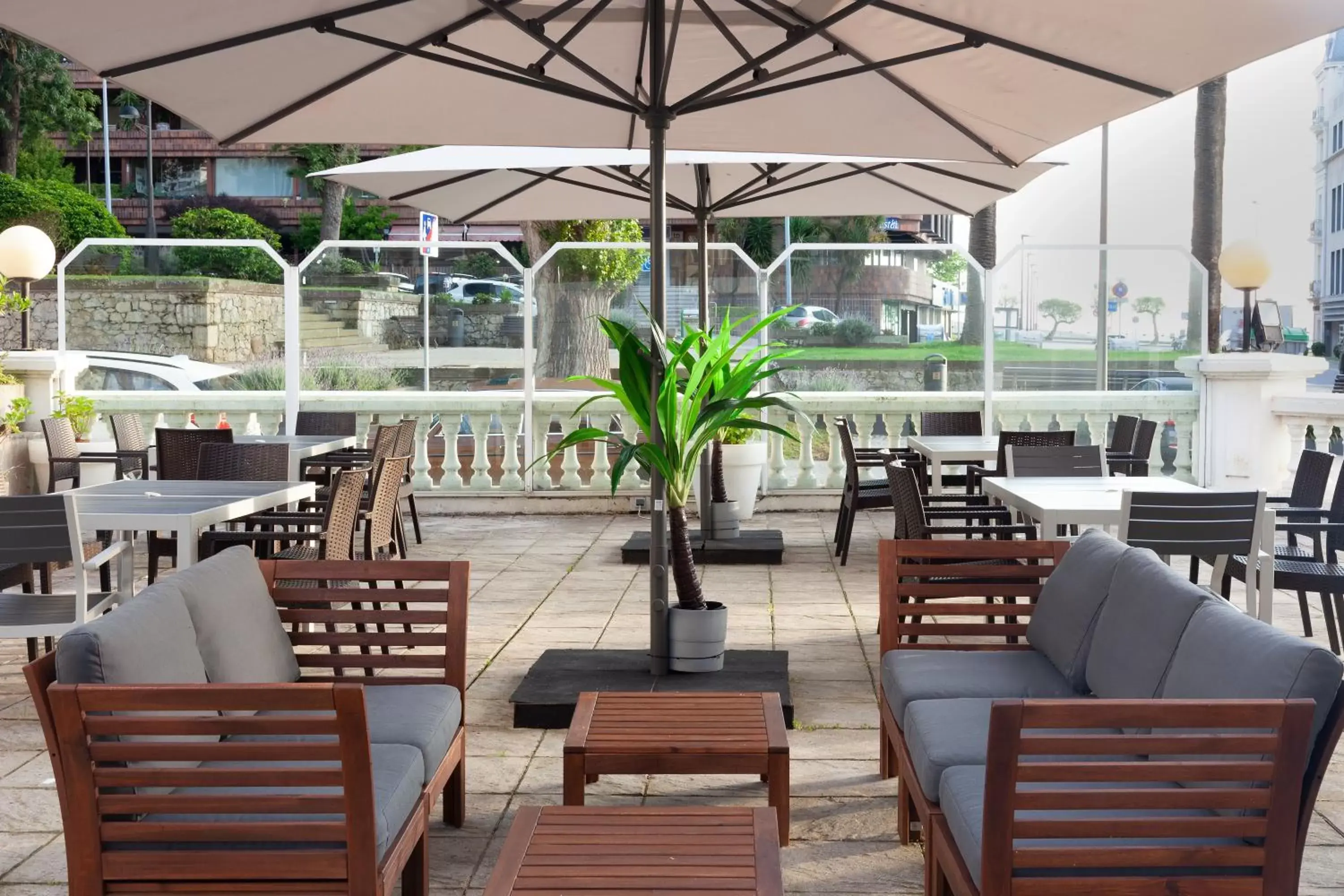Garden, Restaurant/Places to Eat in Hotel Hoyuela
