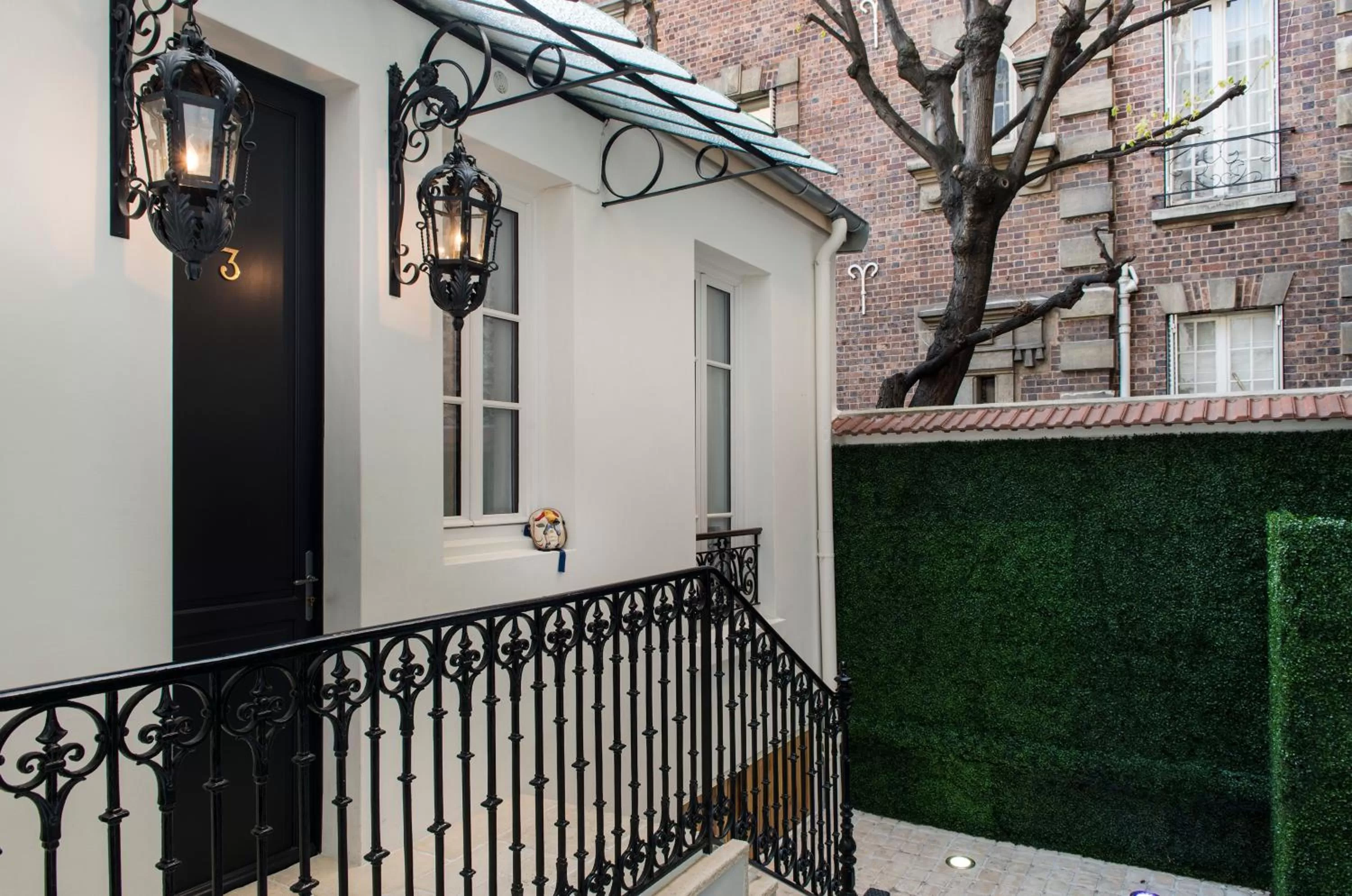 Property building in Villa Glamour