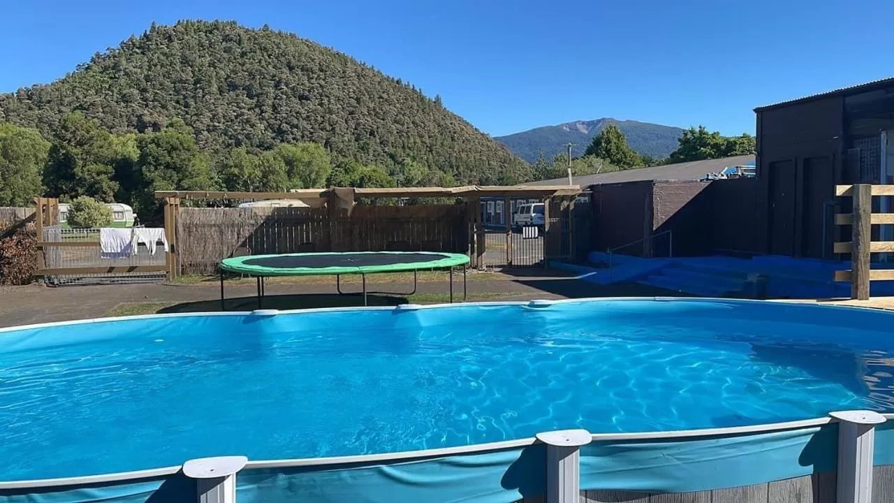 Swimming pool in Oasis Motel & Holiday Park Turangi