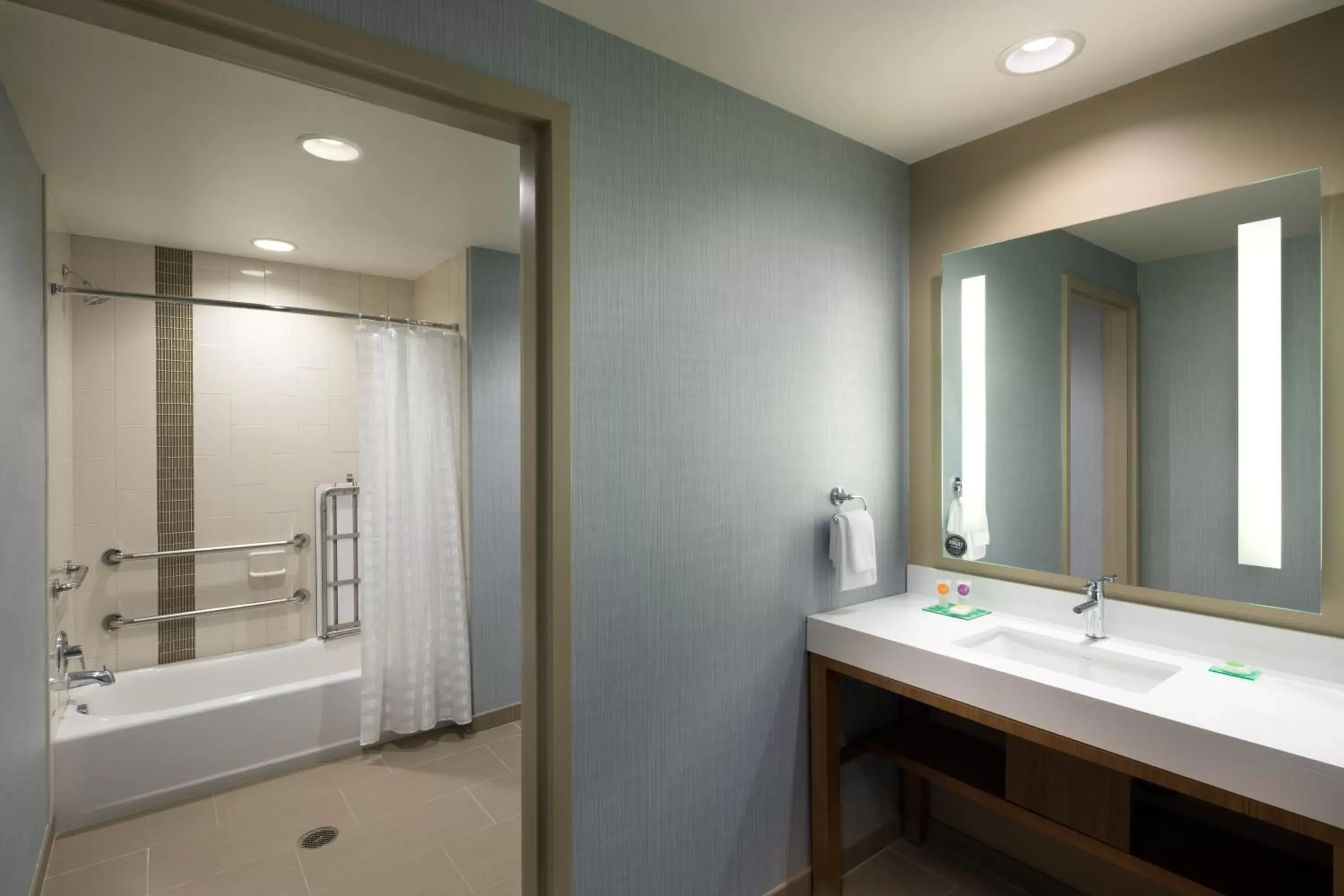 King Room with Accessible Tub - Disability Access in Hyatt Place Biloxi