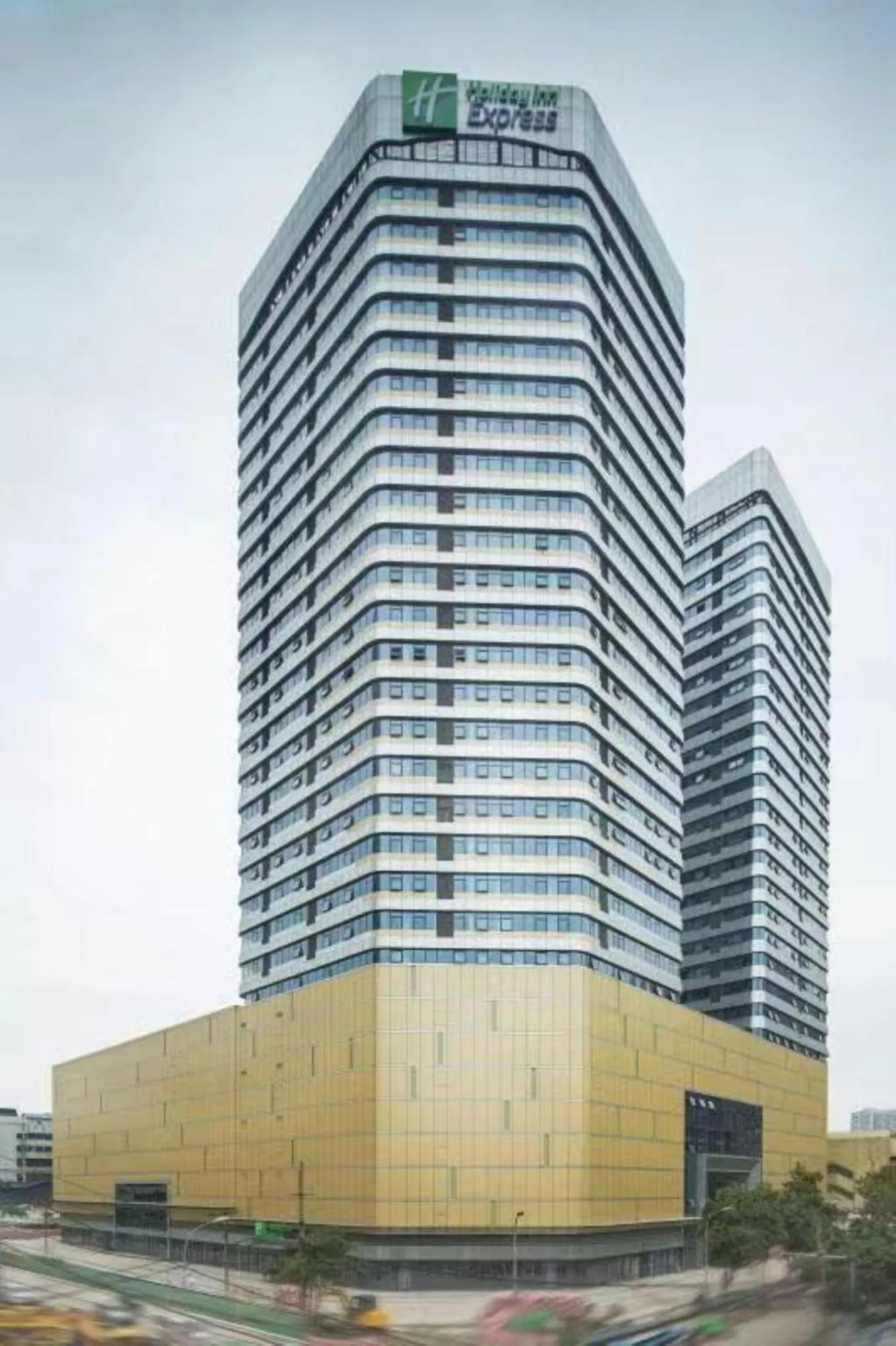 Property building in Holiday Inn Express Chengdu North Railway Station by IHG - Near Panda Base, Near Chunxi Road Free laundromat