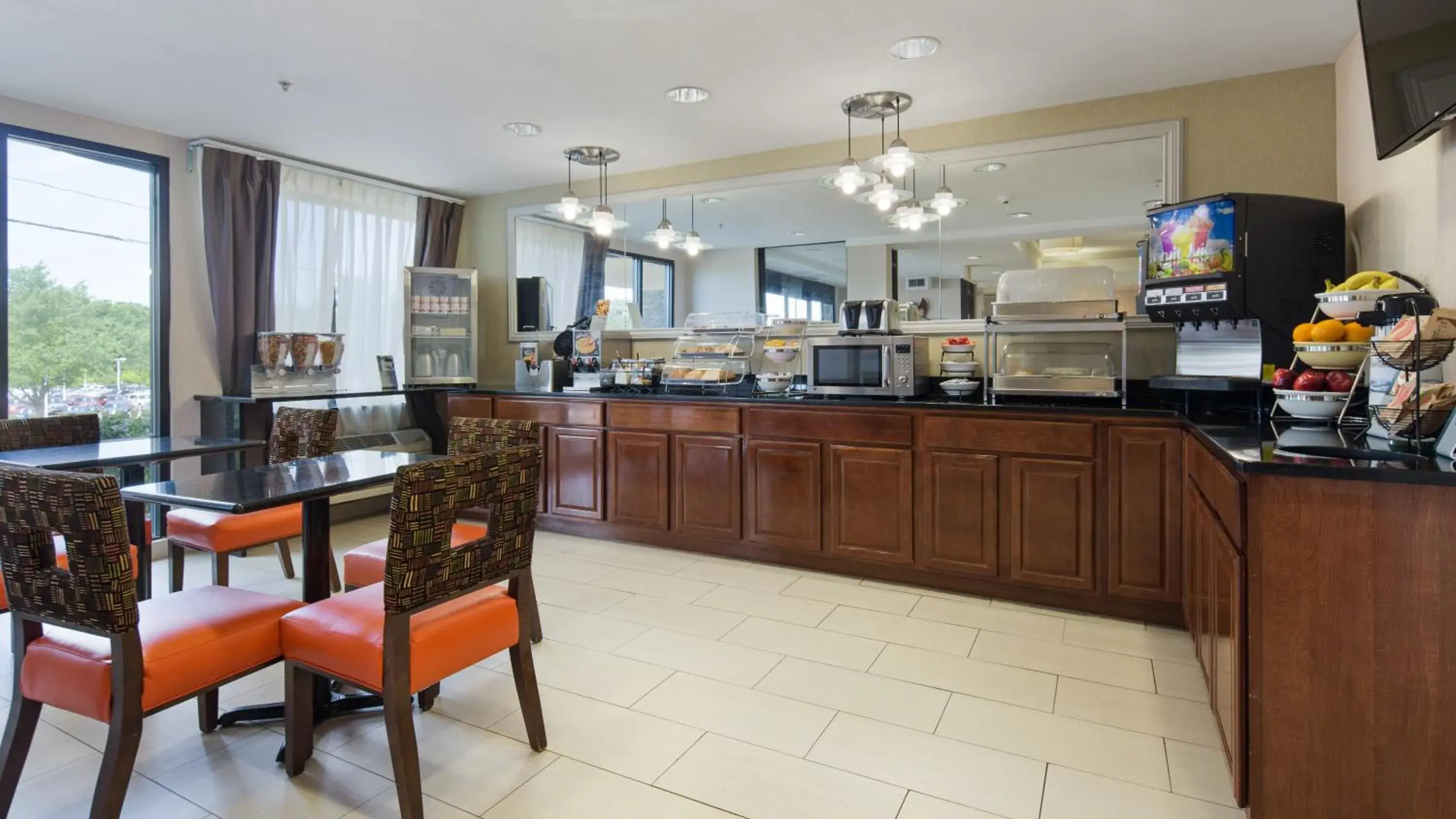 Restaurant/Places to Eat in Best Western Plus Huntersville Inn & Suites Near Lake Norman
