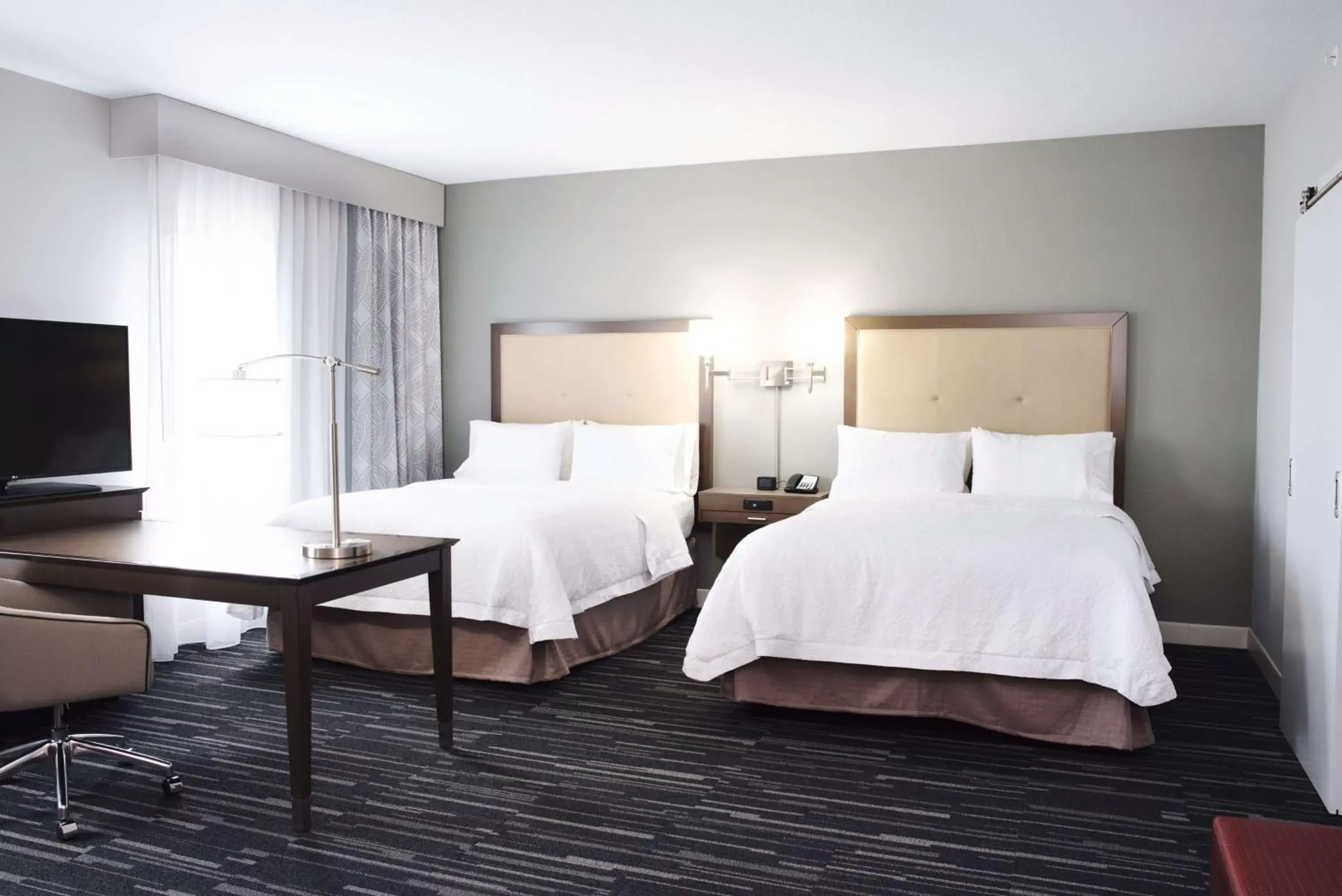 Bedroom, Bed in Hampton Inn By Hilton - Suites Des Moines-Urbandale IA