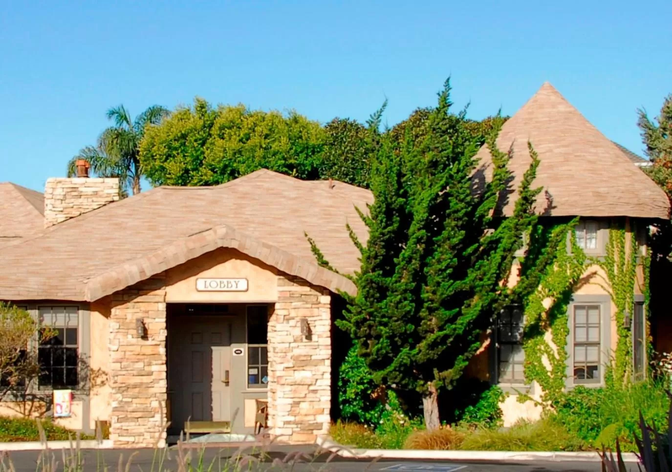 Facade/entrance in Cottage Inn by the Sea