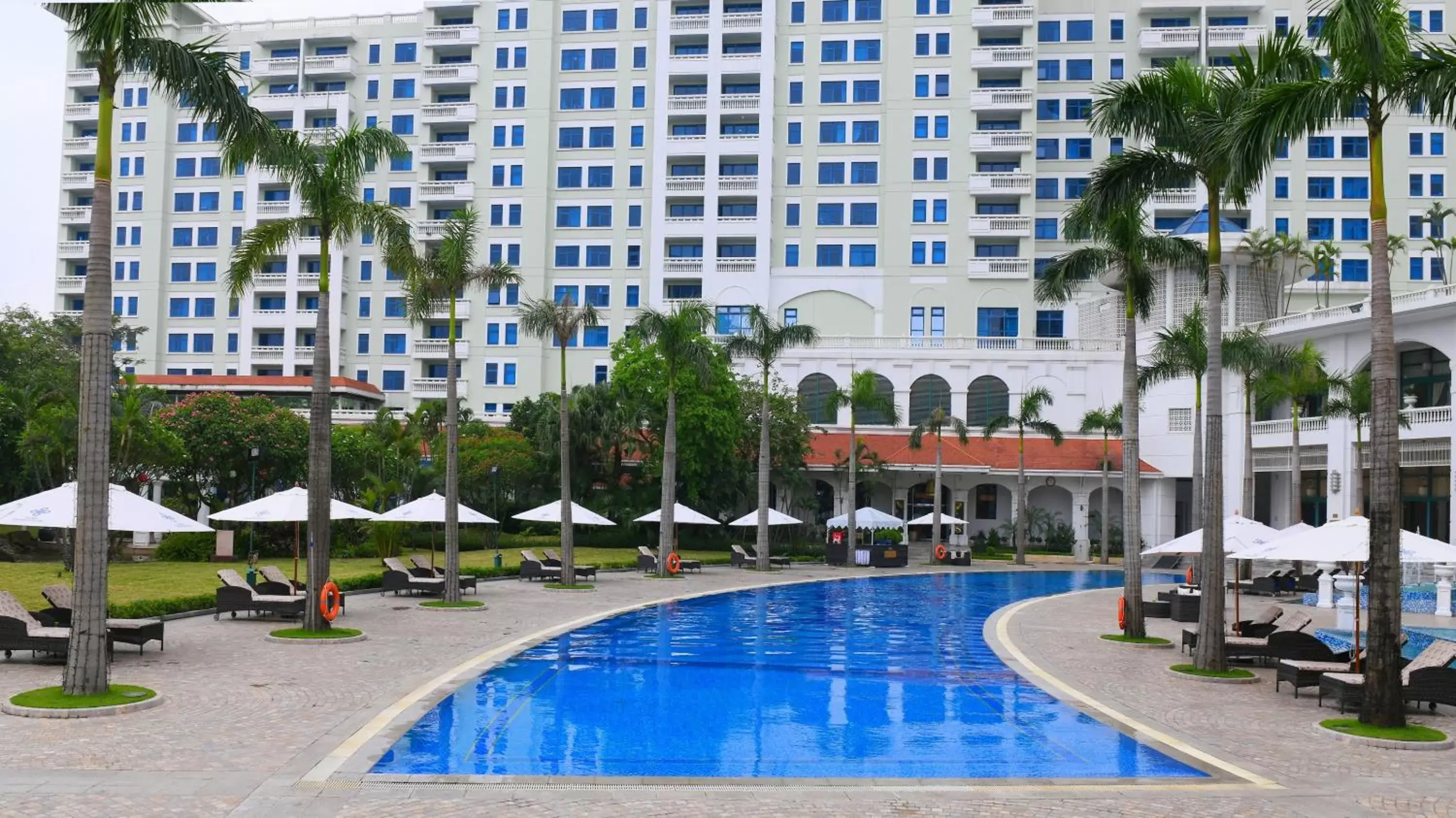 Swimming Pool in Hanoi Daewoo Hotel
