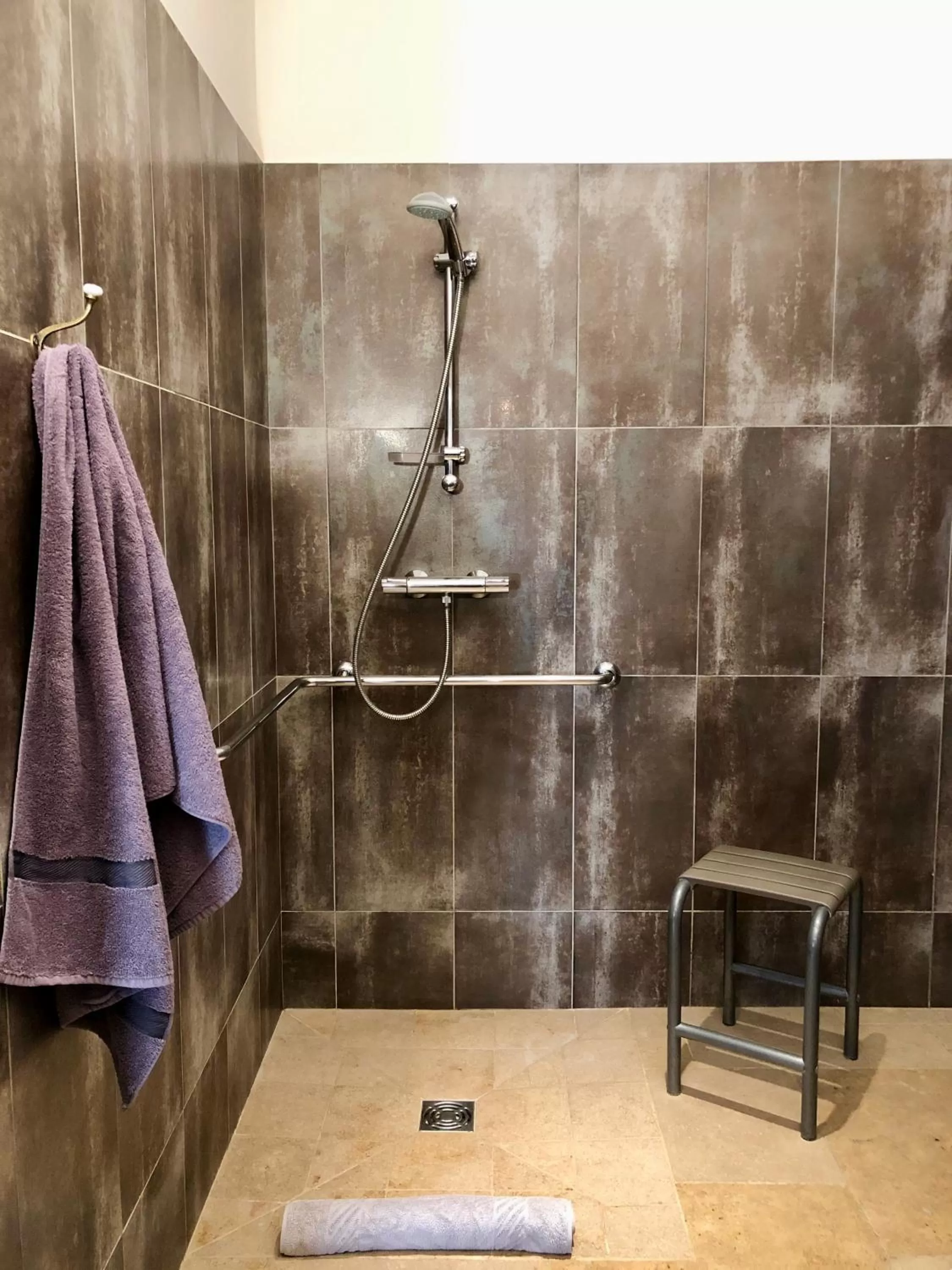 Shower in L'Autre Maison