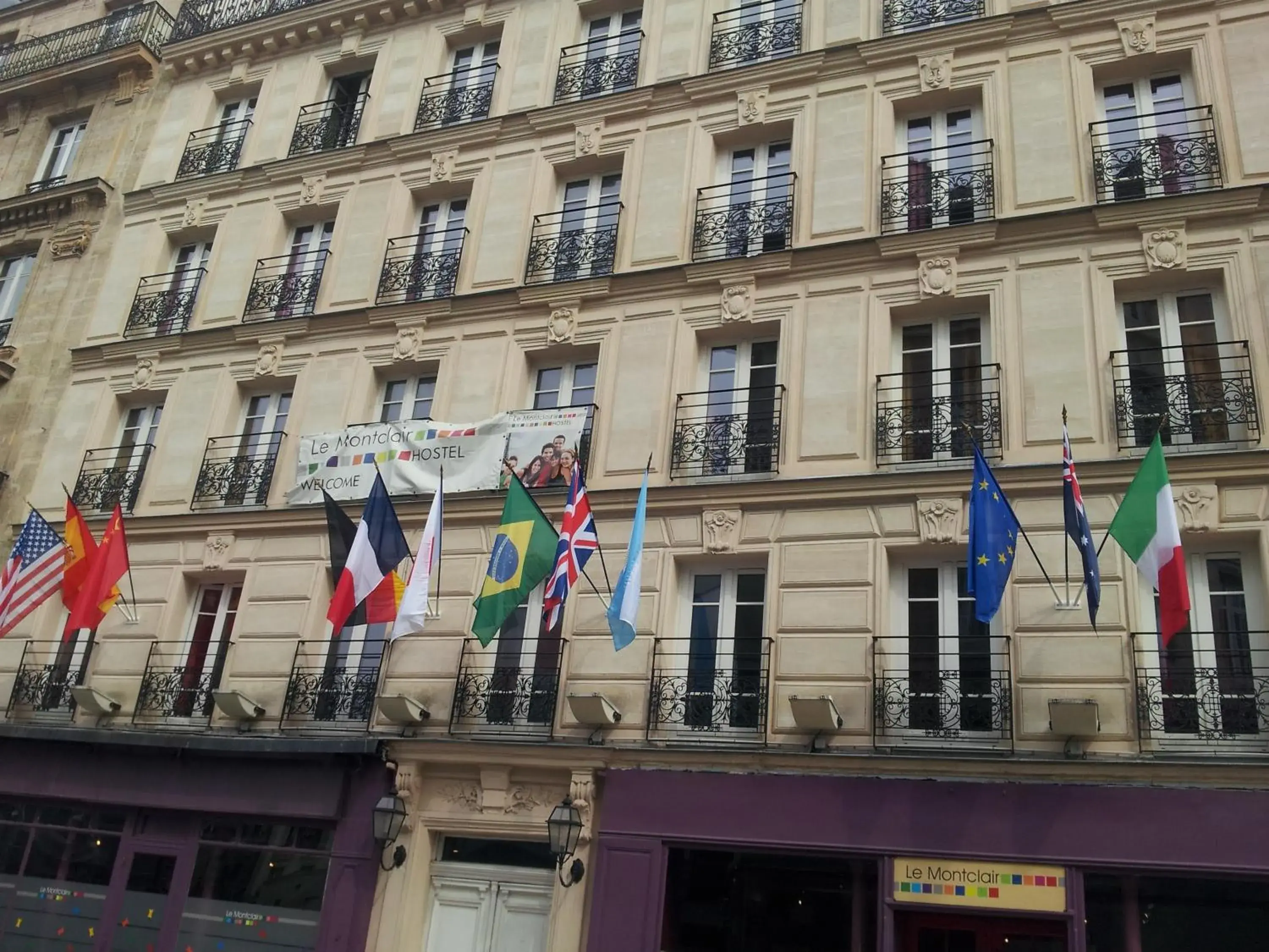 Facade/entrance, Property Building in Le Montclair Montmartre by River