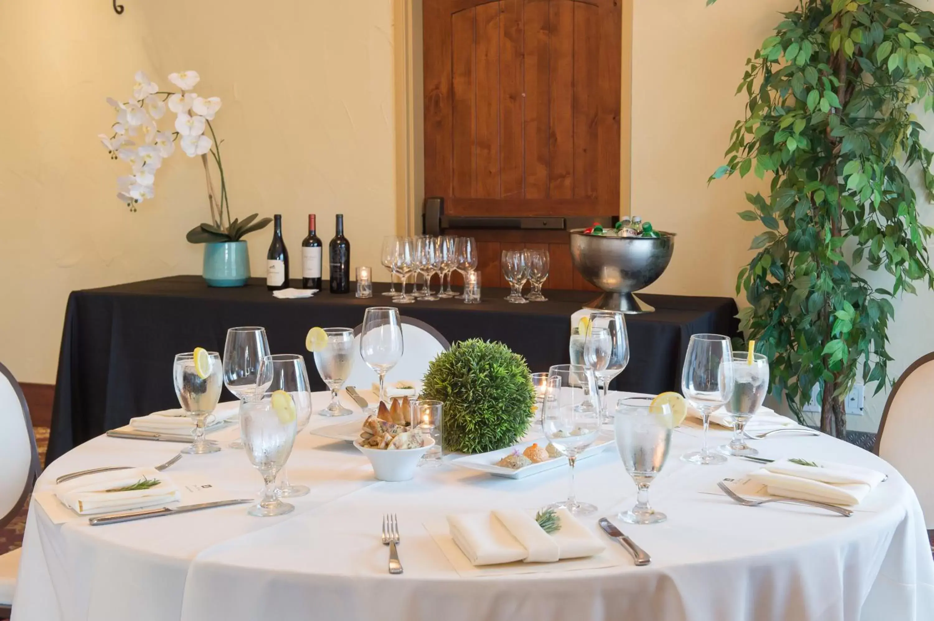 Banquet/Function facilities, Restaurant/Places to Eat in Hotel Los Gatos