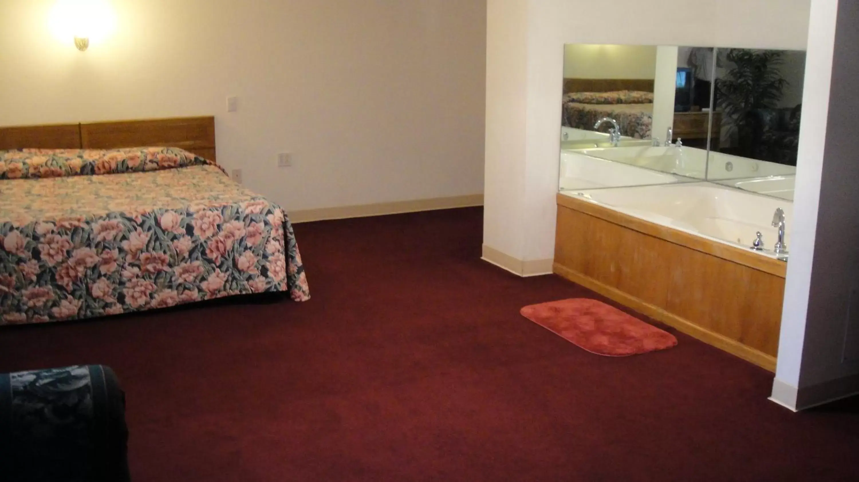 King Room with Spa Bath in Villa Inn Motel