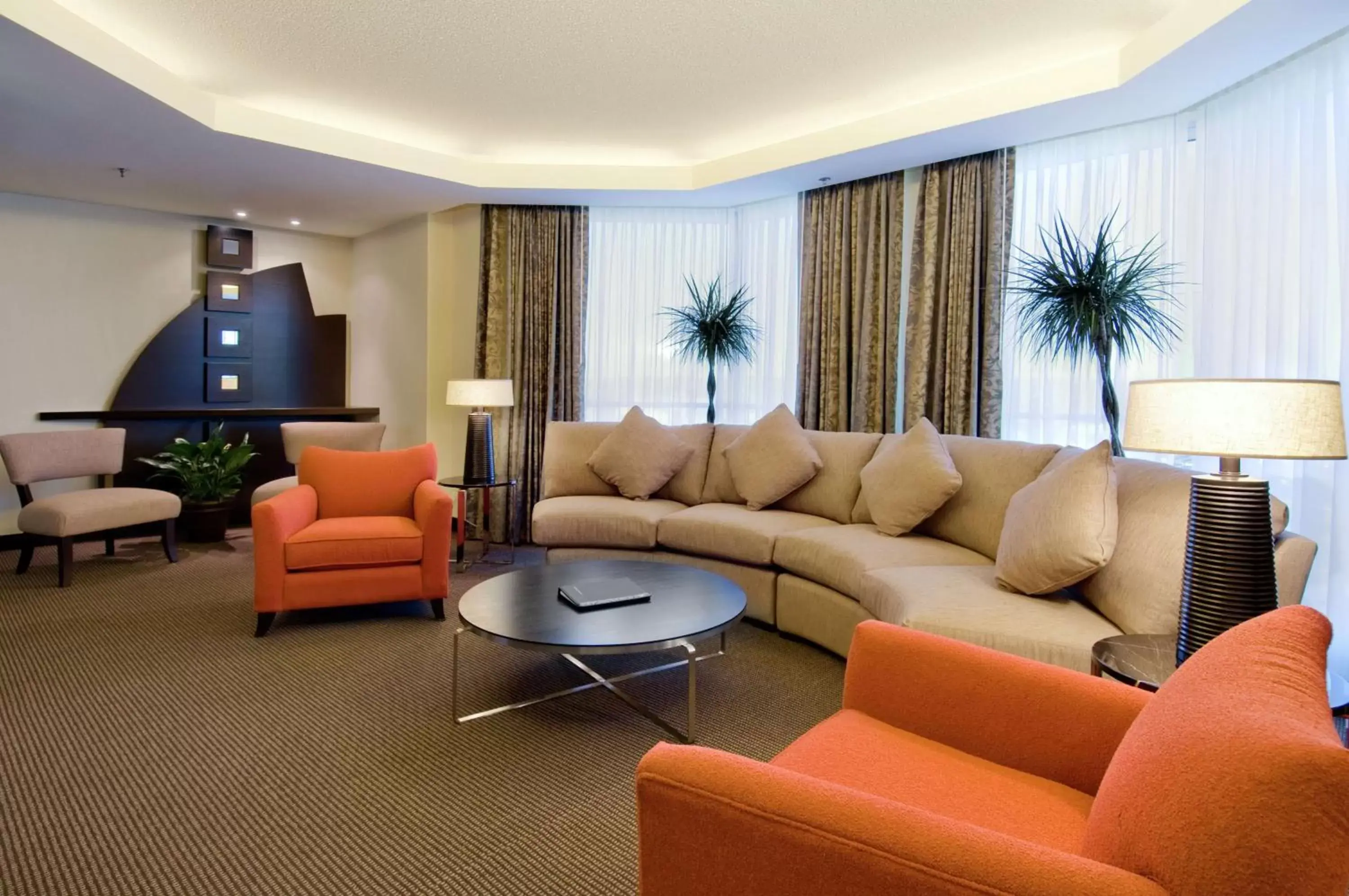 Living room, Seating Area in Hilton Suites Toronto-Markham Conference Centre & Spa