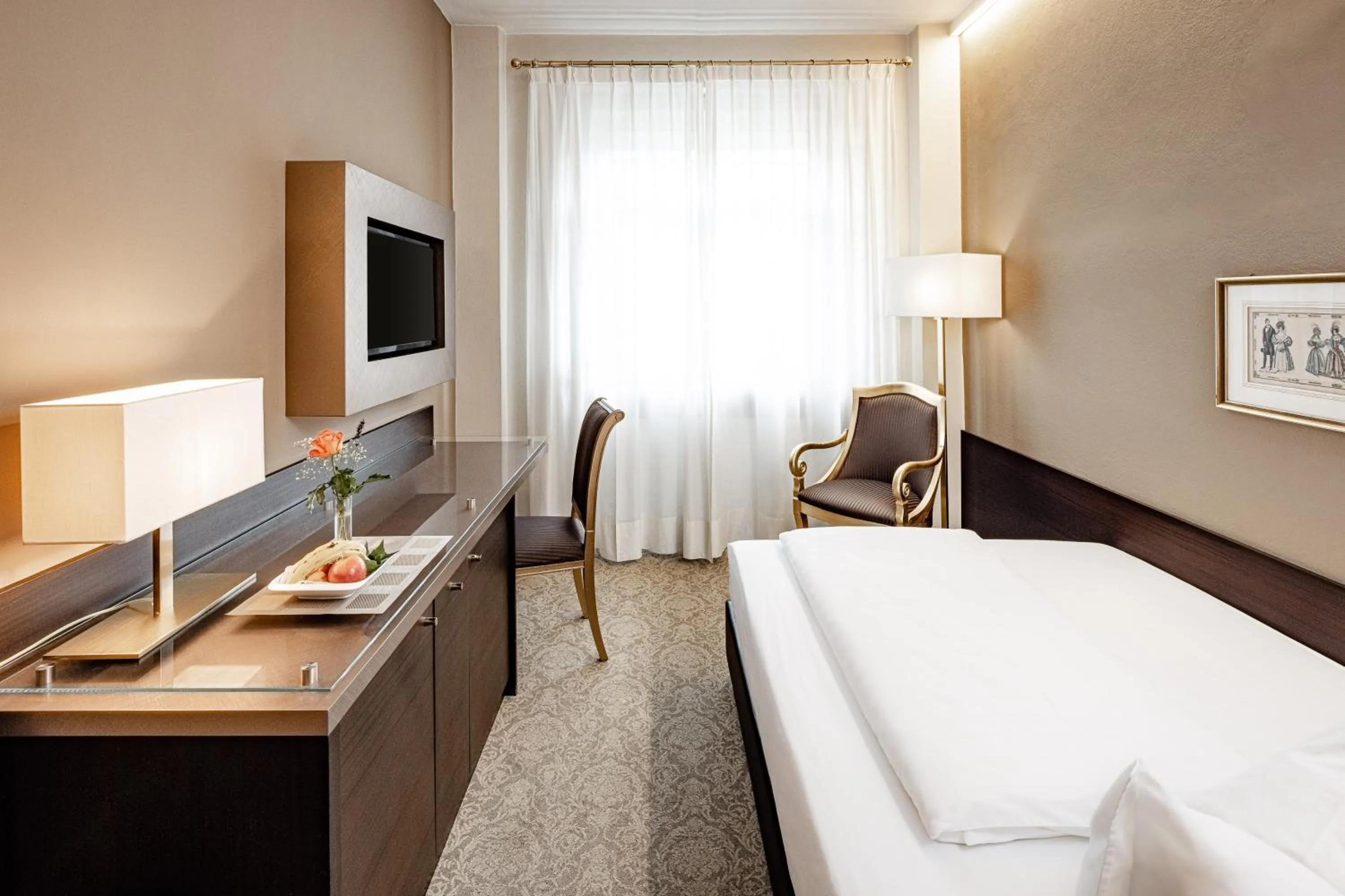 Staff, Bed in Classic Hotel Meranerhof