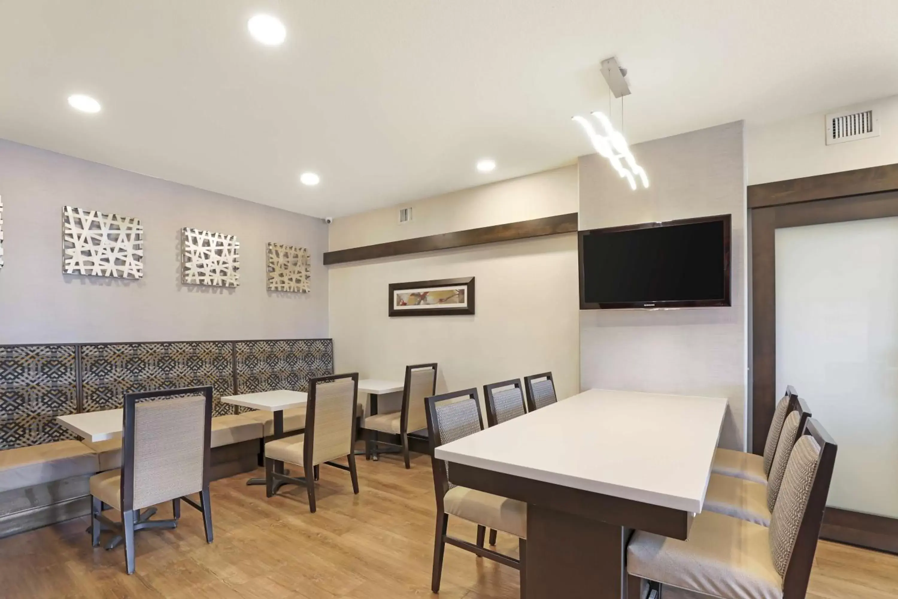 Breakfast in Best Western Plus Castle Rock Breakfast in Best Western Plus Castle Rock