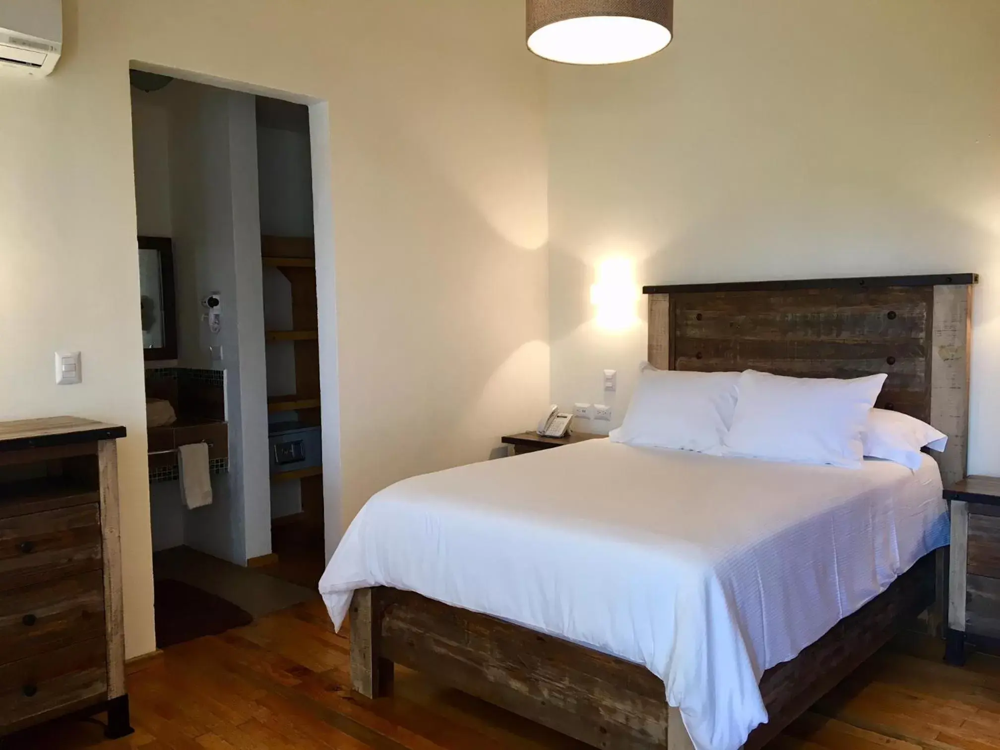 Bedroom, Bed in Hacienda Soltepec Suites Campo de Golf