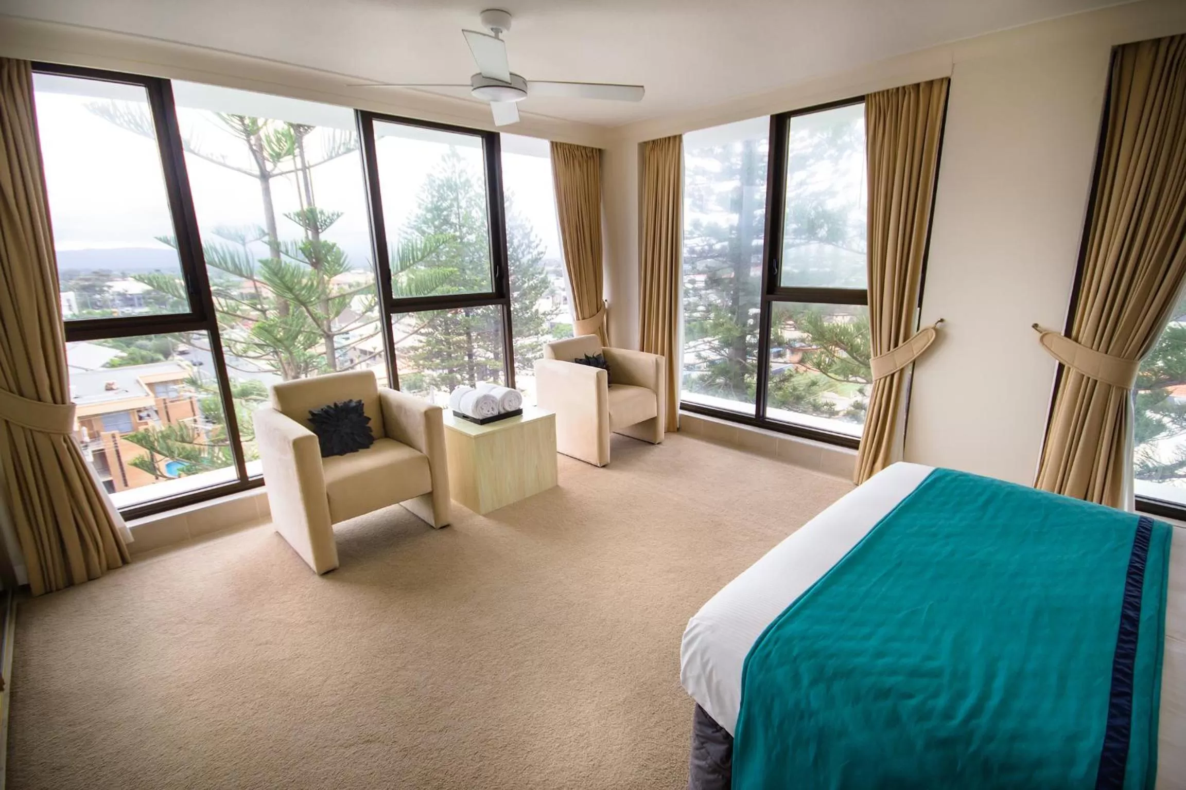 Seating area in Albatross North Apartments