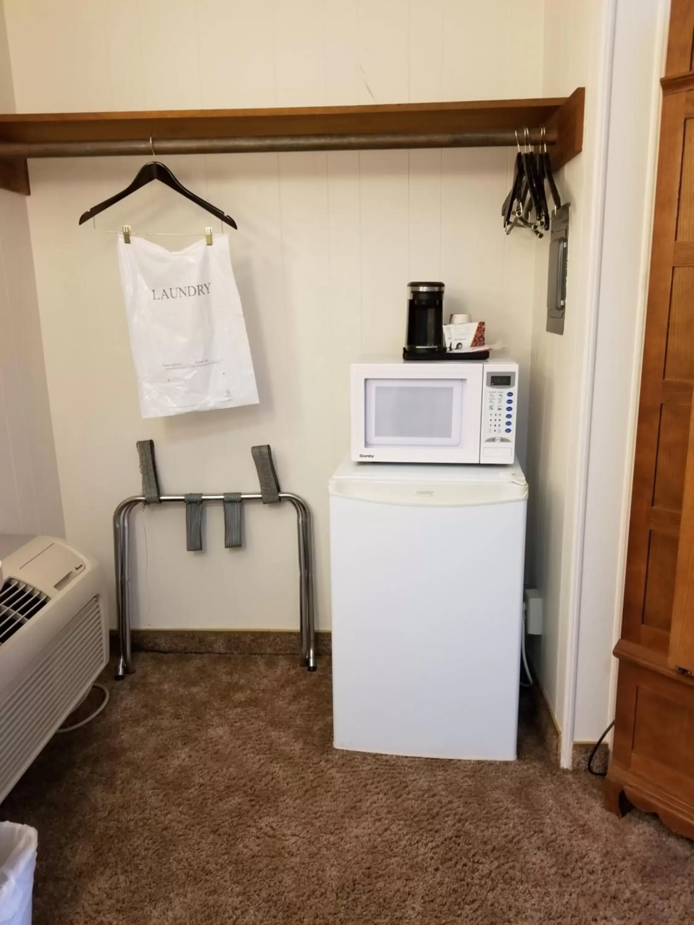 King Room in Plaza Motel King Room in Plaza Motel