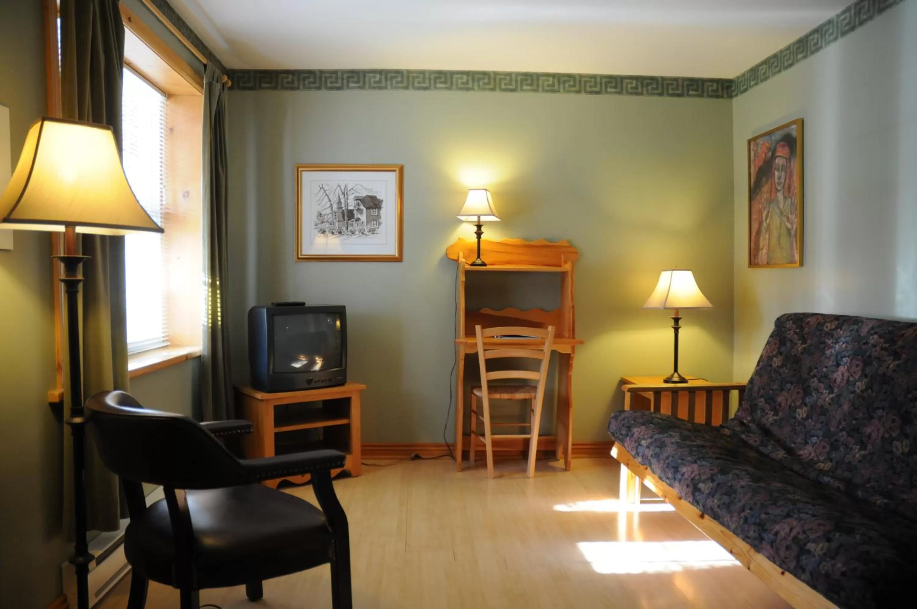 One-Bedroom Apartment in Aux petits oiseaux